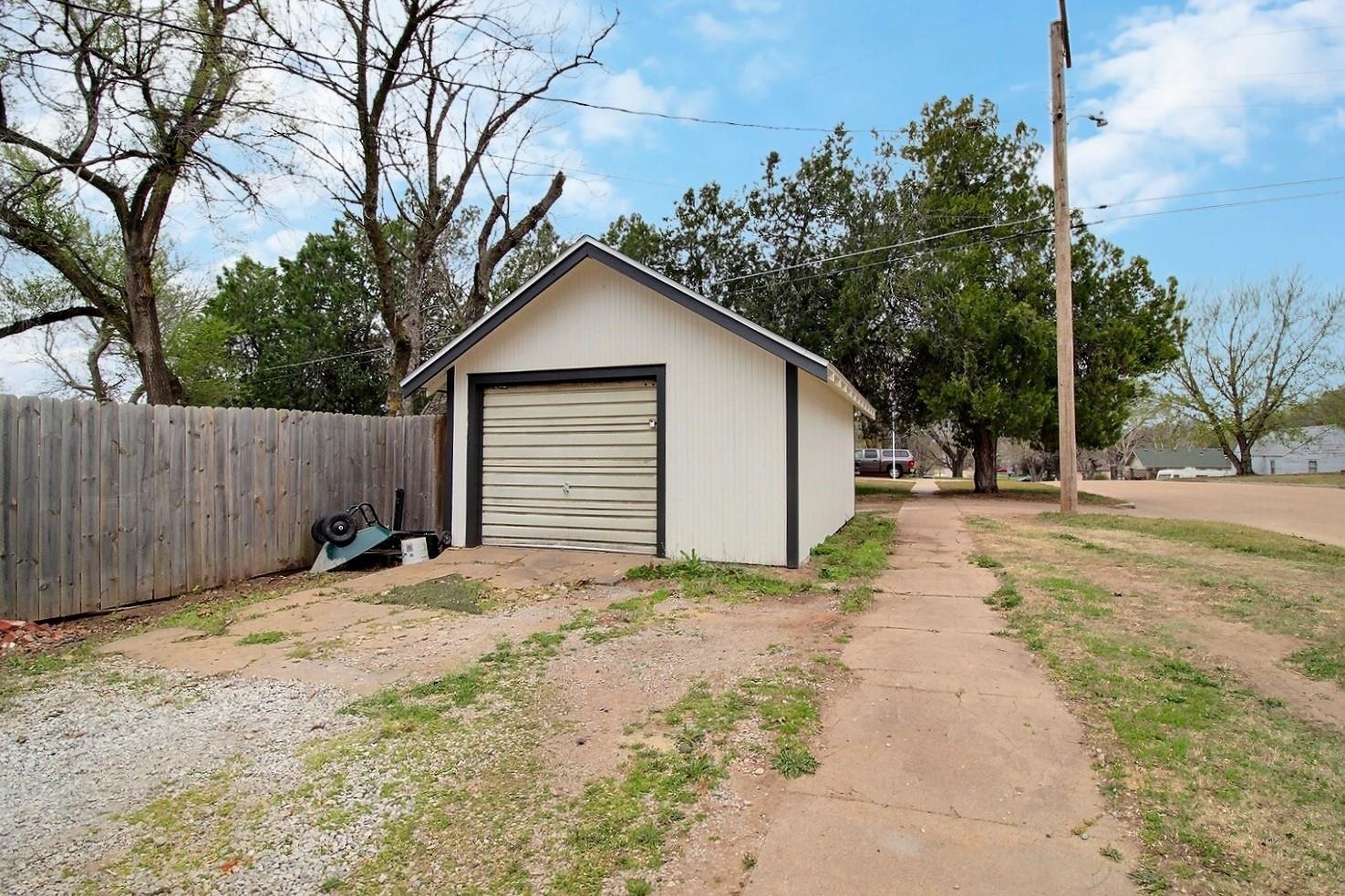 635 Cedar St Property Photo 32