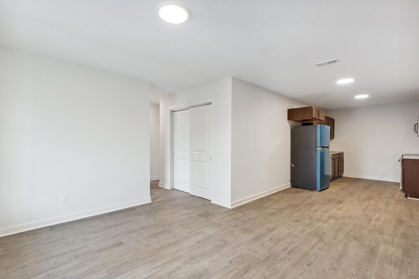 3212-3244 S Victoria Ave Property Photo 8