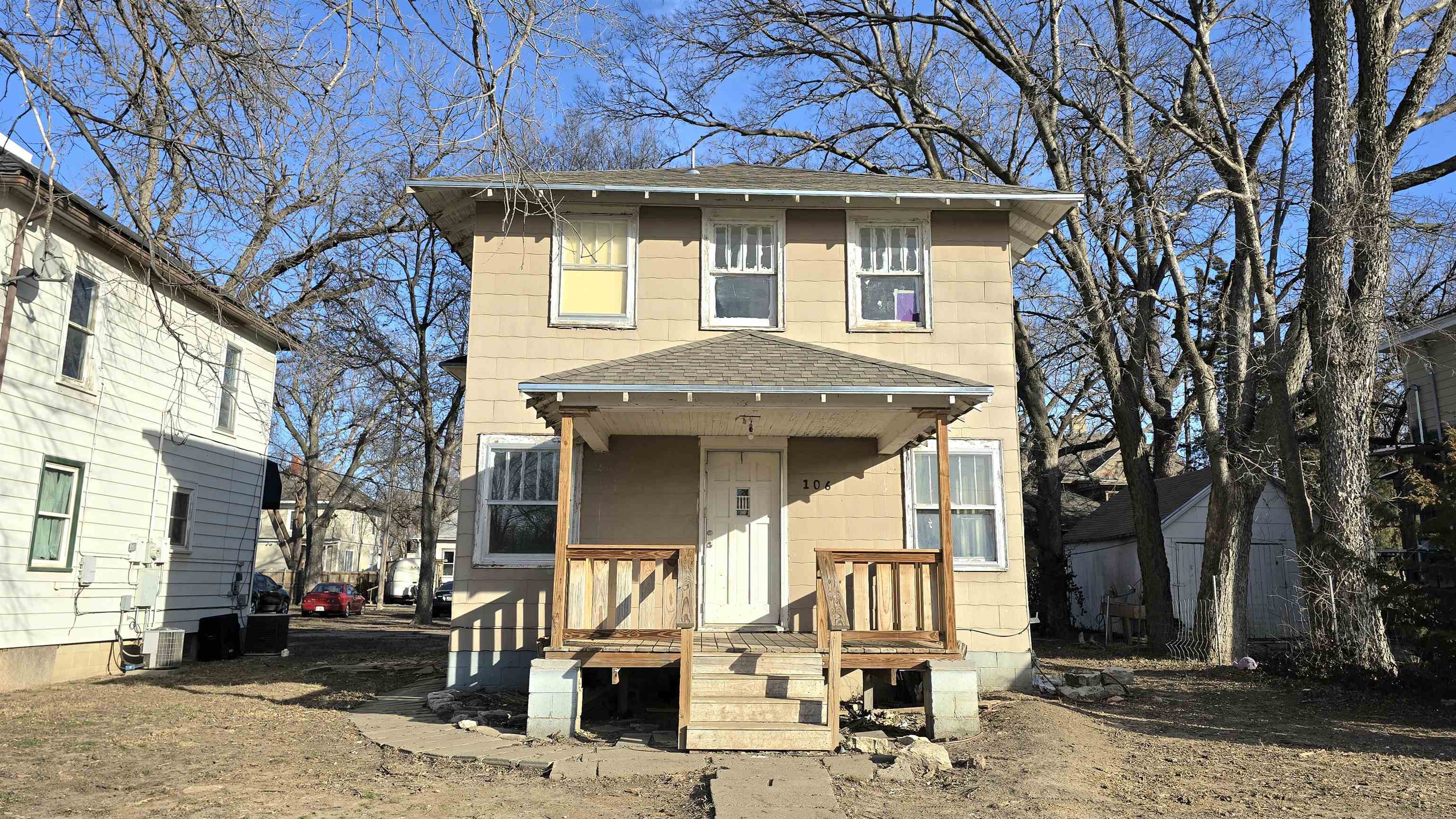 106 N West Pl Property Photo 1