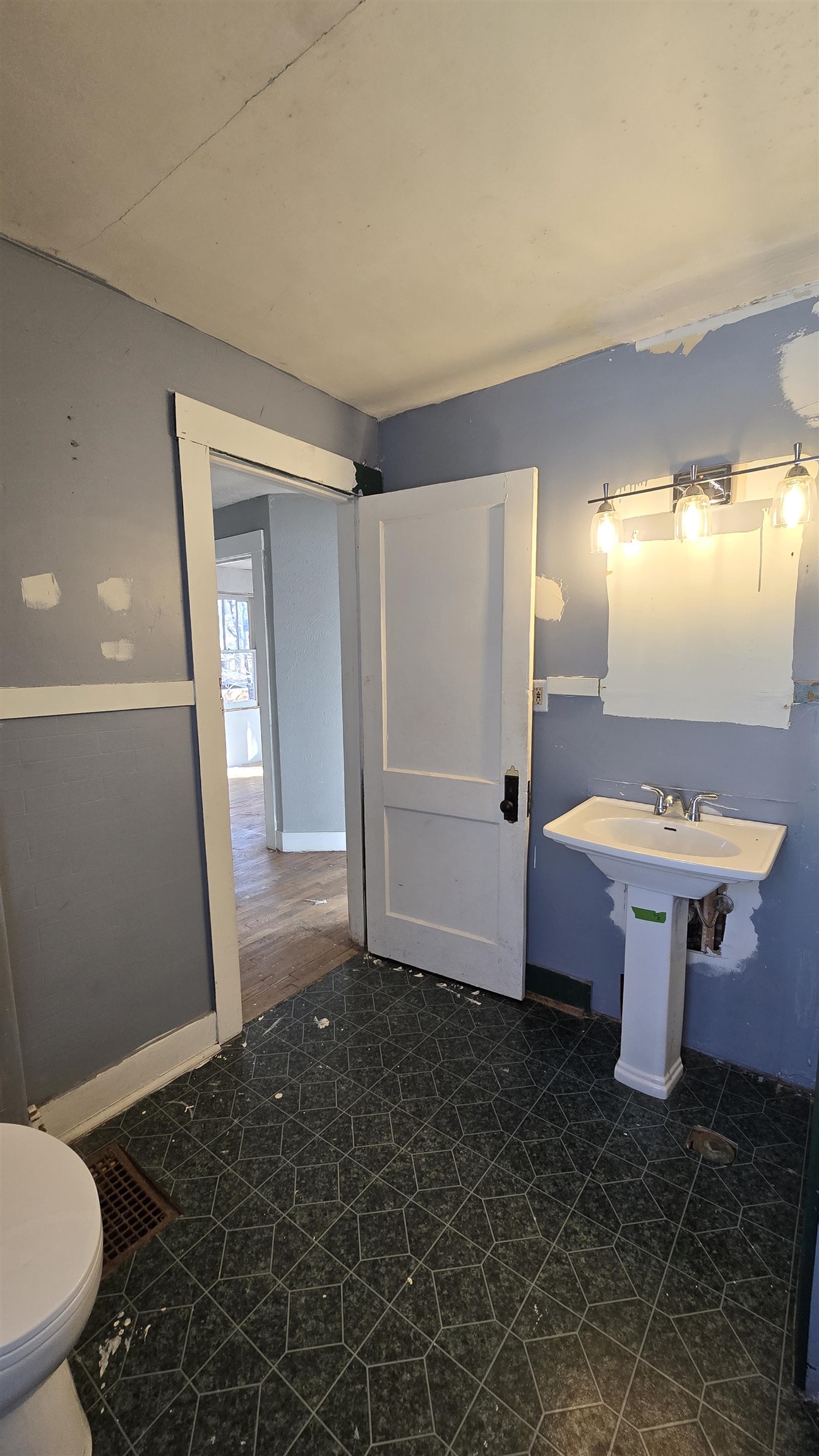 106 N West Pl Property Photo 6