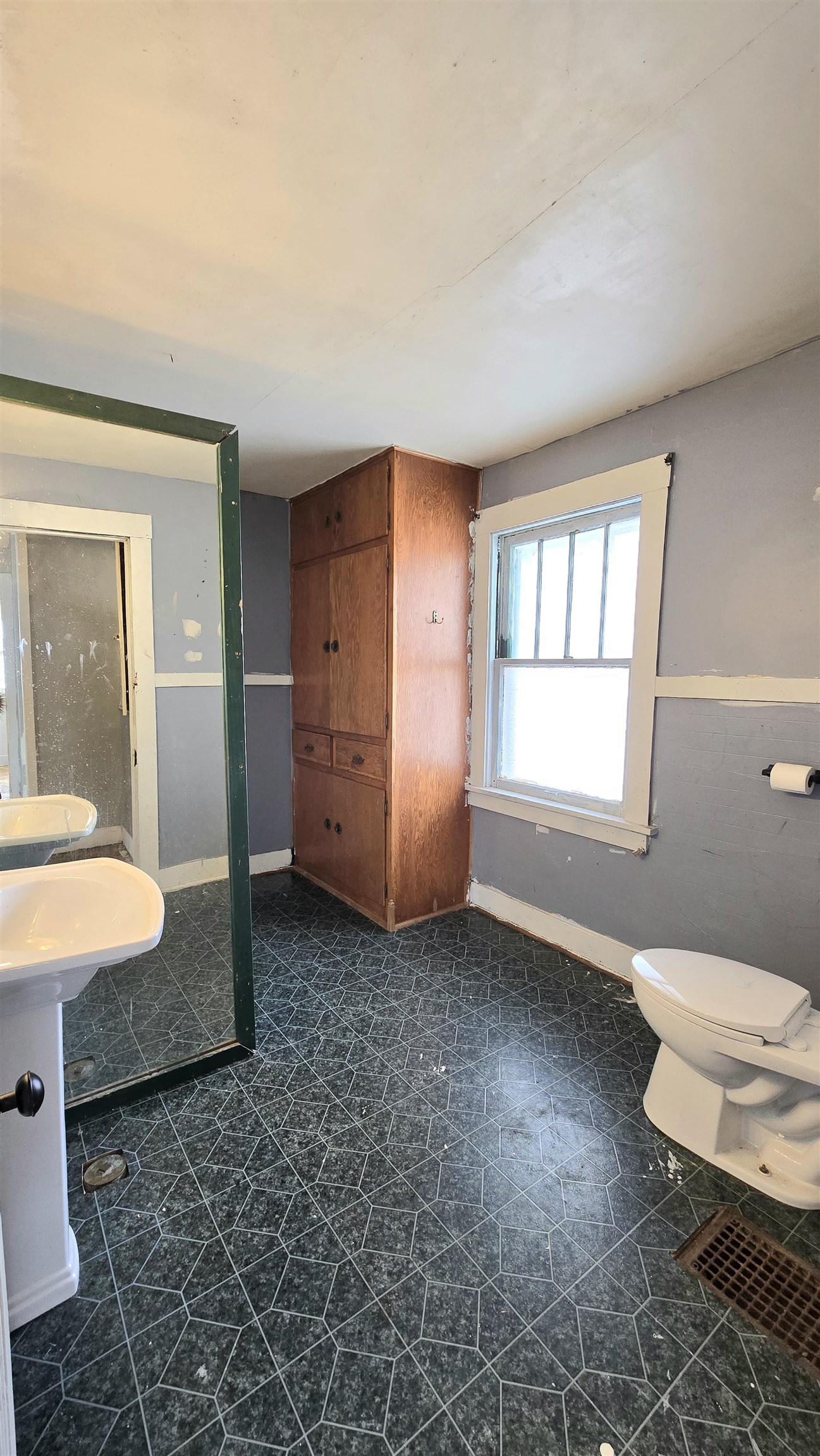 106 N West Pl Property Photo 7
