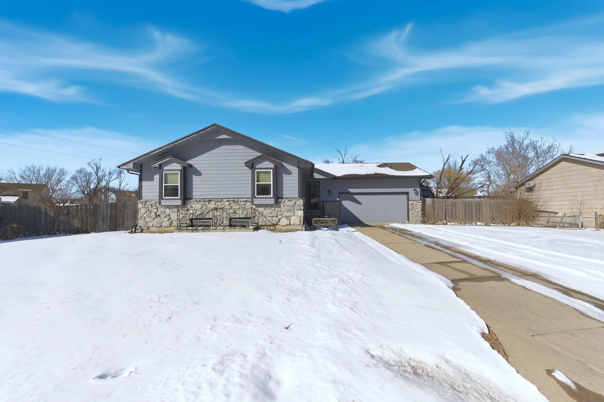 10407 E Countryside Cir Property Photo 1