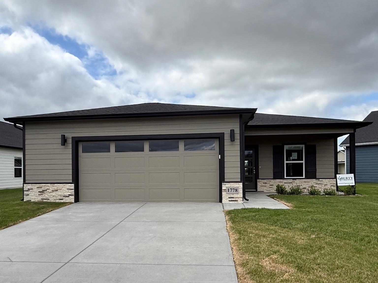 1778 W Redbud Lane Property Photo 1