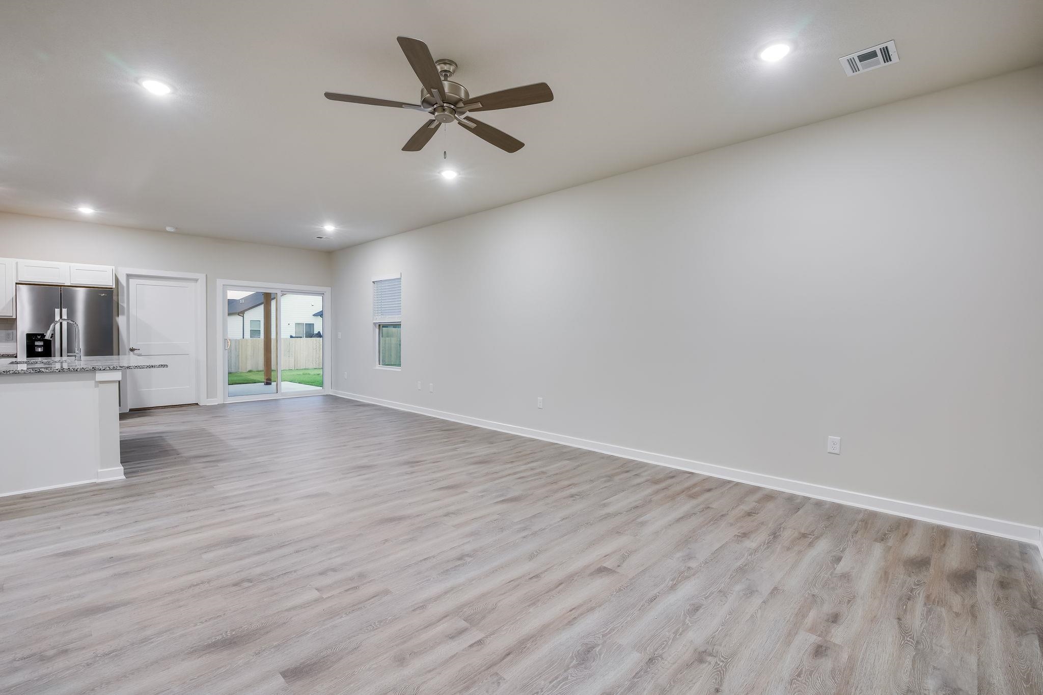 1778 W Redbud Lane Property Photo 2