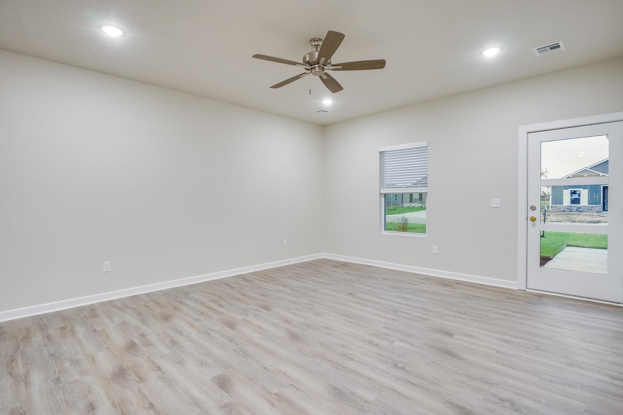 1778 W Redbud Lane Property Photo 4