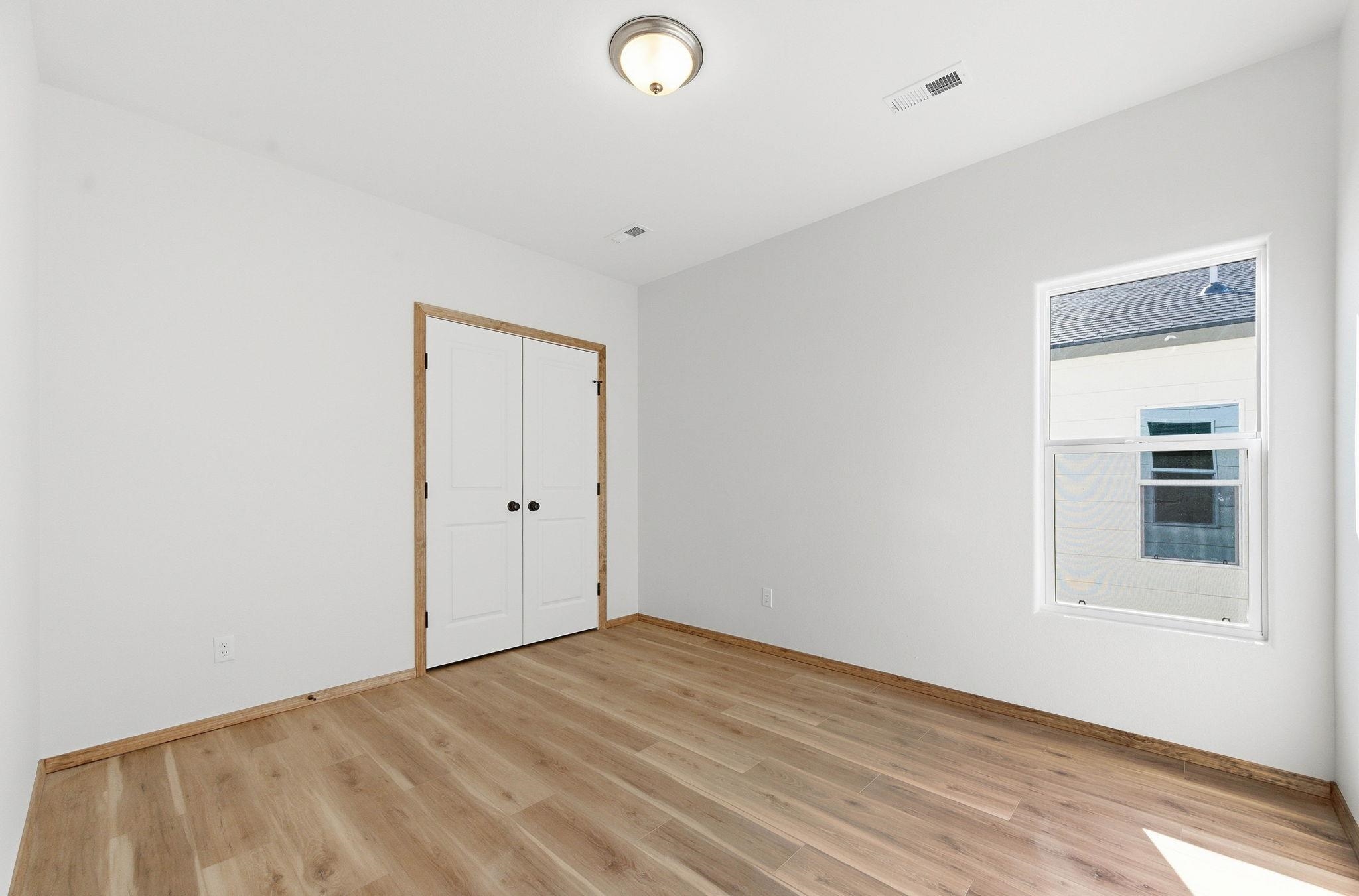 1727 N Main St Property Photo 16