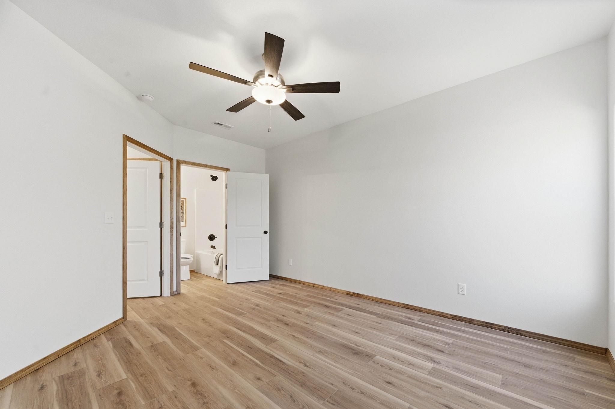 1727 N Main St Property Photo 18