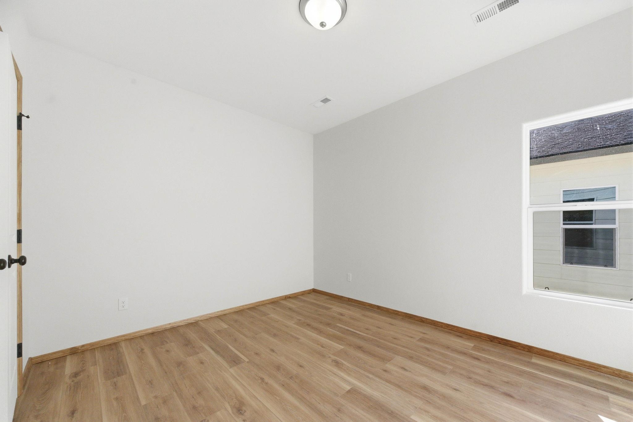 1727 N Main St Property Photo 15