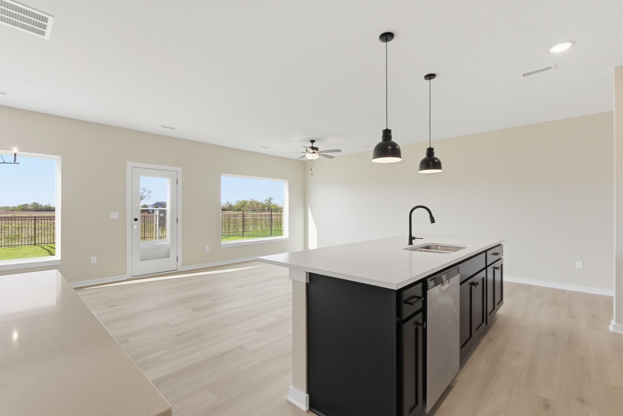 3619 & 3621 W Longleaf St Property Photo 6