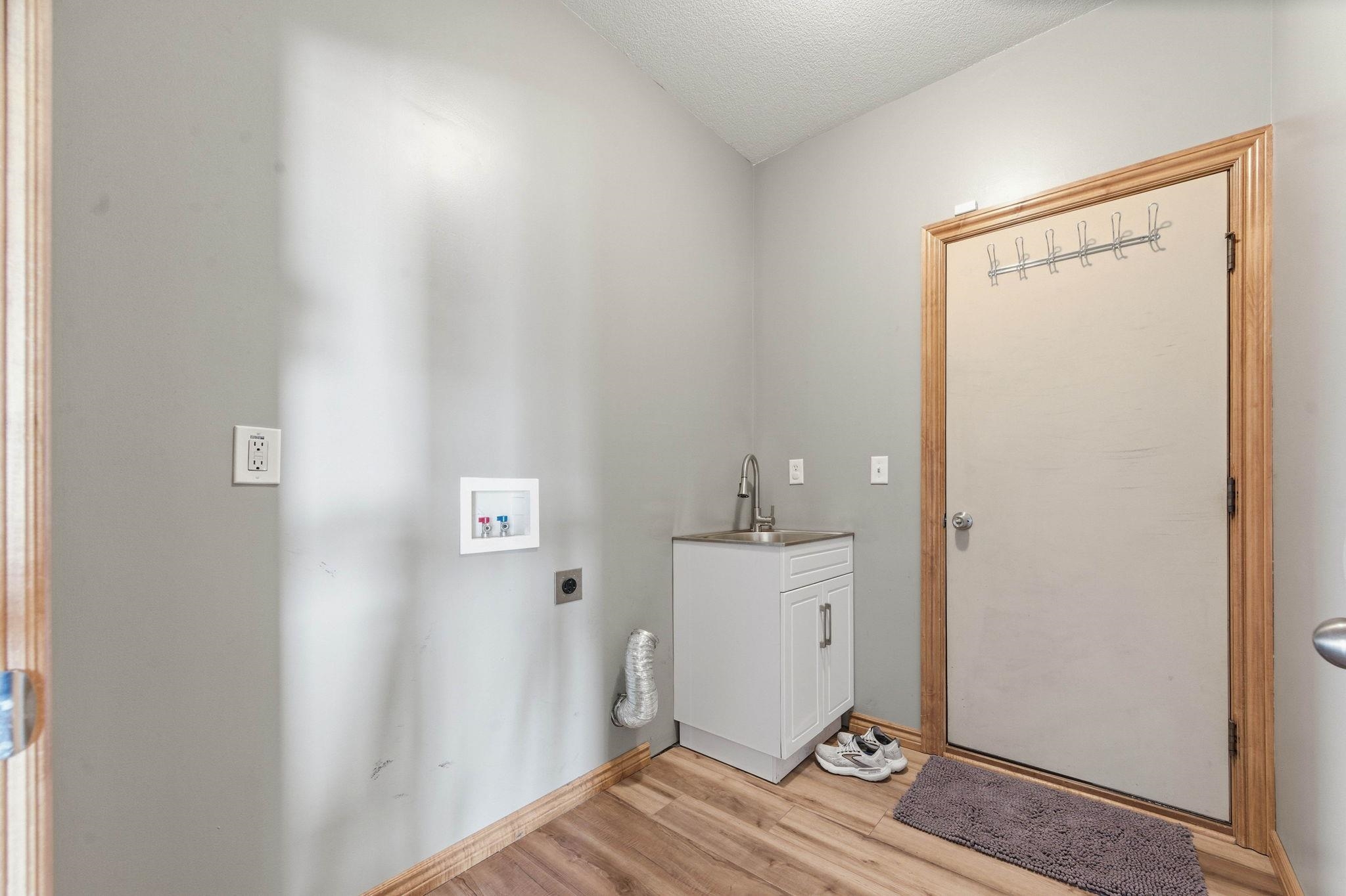 4529 S Webb Rd Property Photo 20