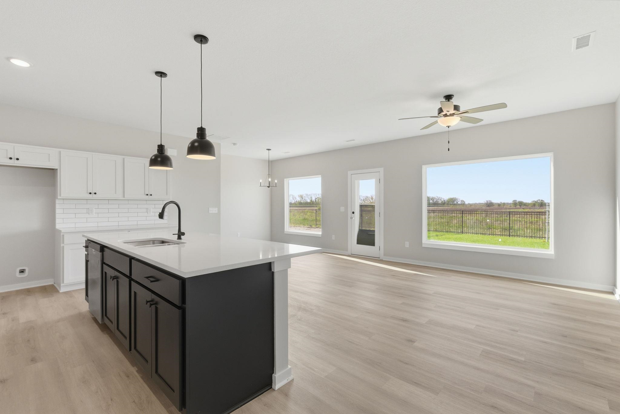 3621 W Longleaf St Property Photo 6