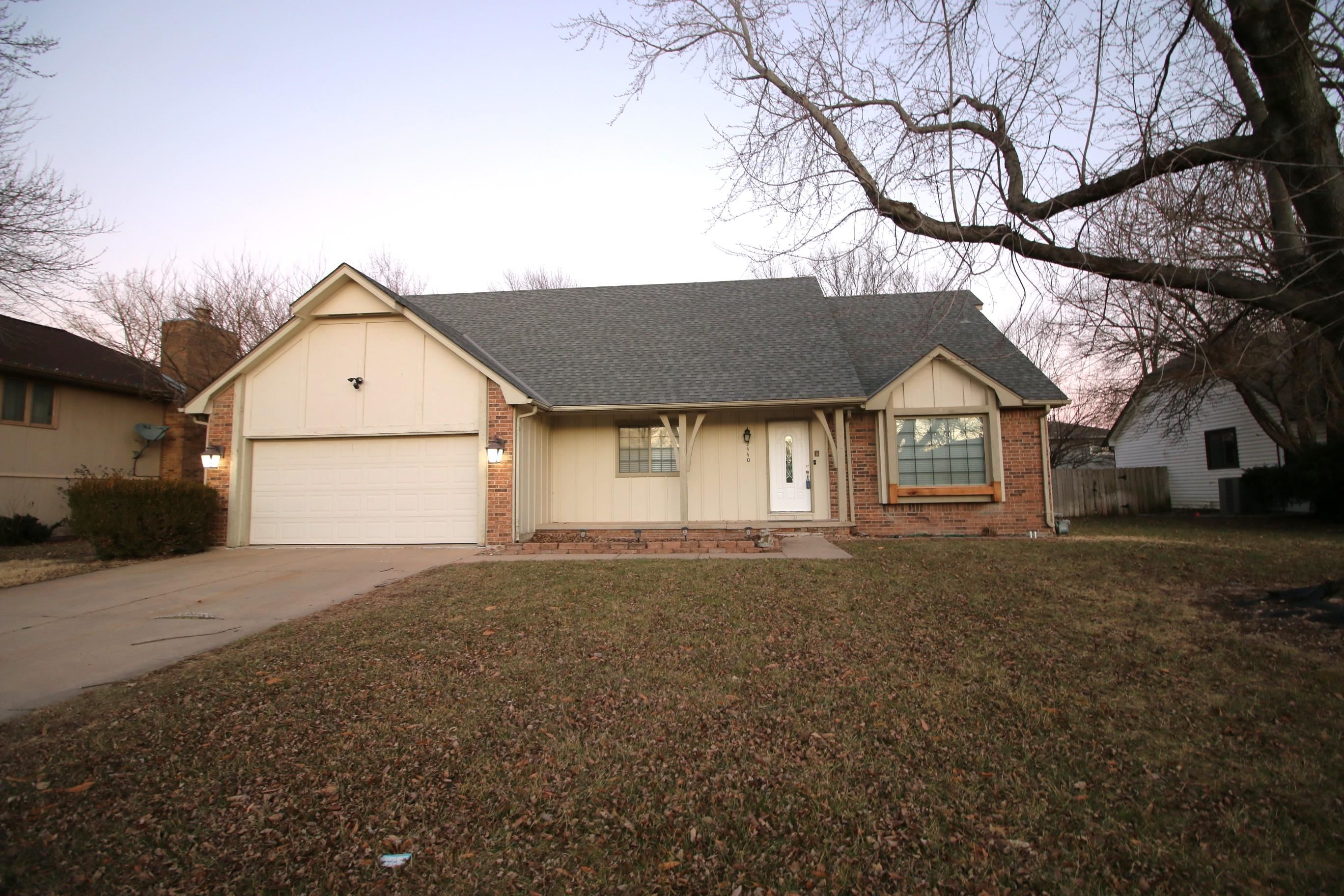 2440 N Bromfield Cir Property Photo 1