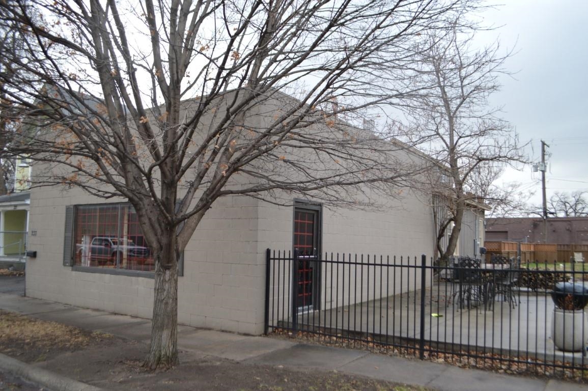 233 N Mathewson Ave Property Photo 1
