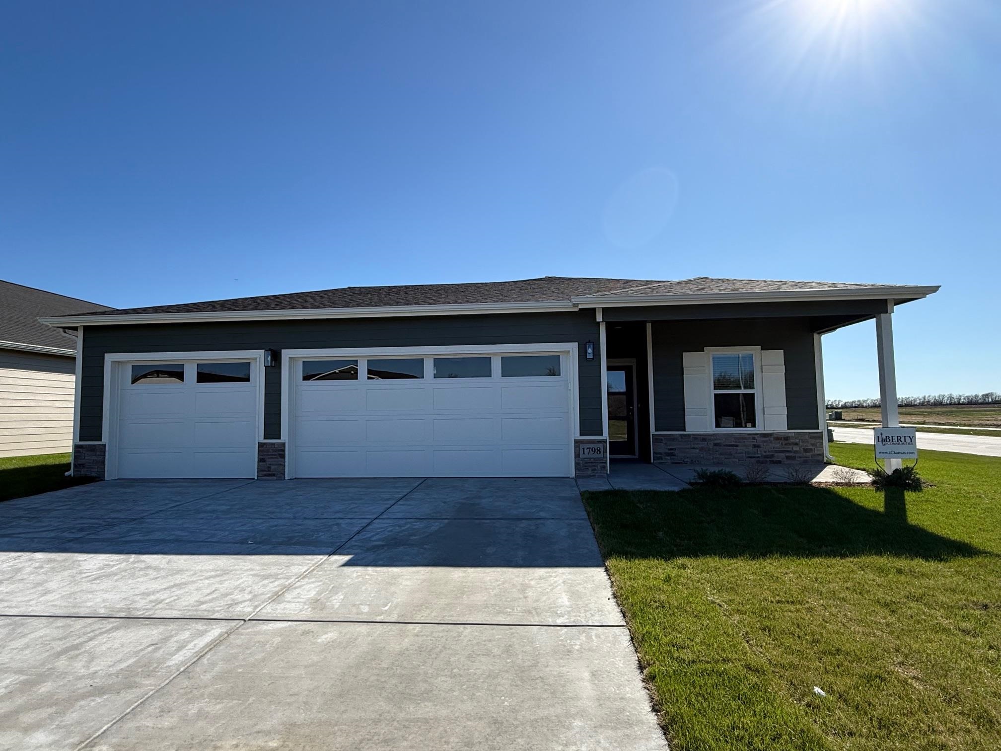 1798 W Redbud Lane Property Photo 1