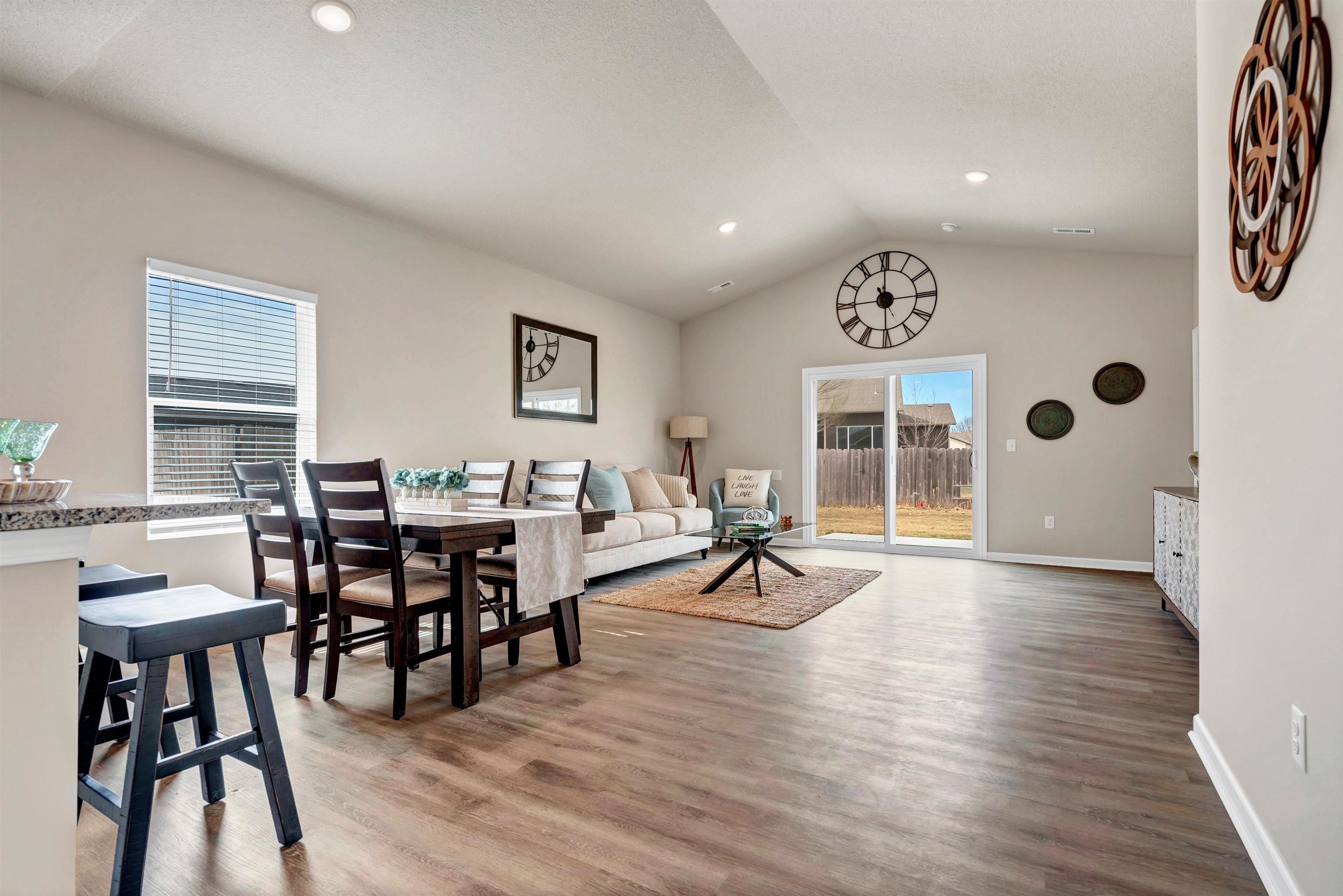 1798 W Redbud Lane Property Photo 3