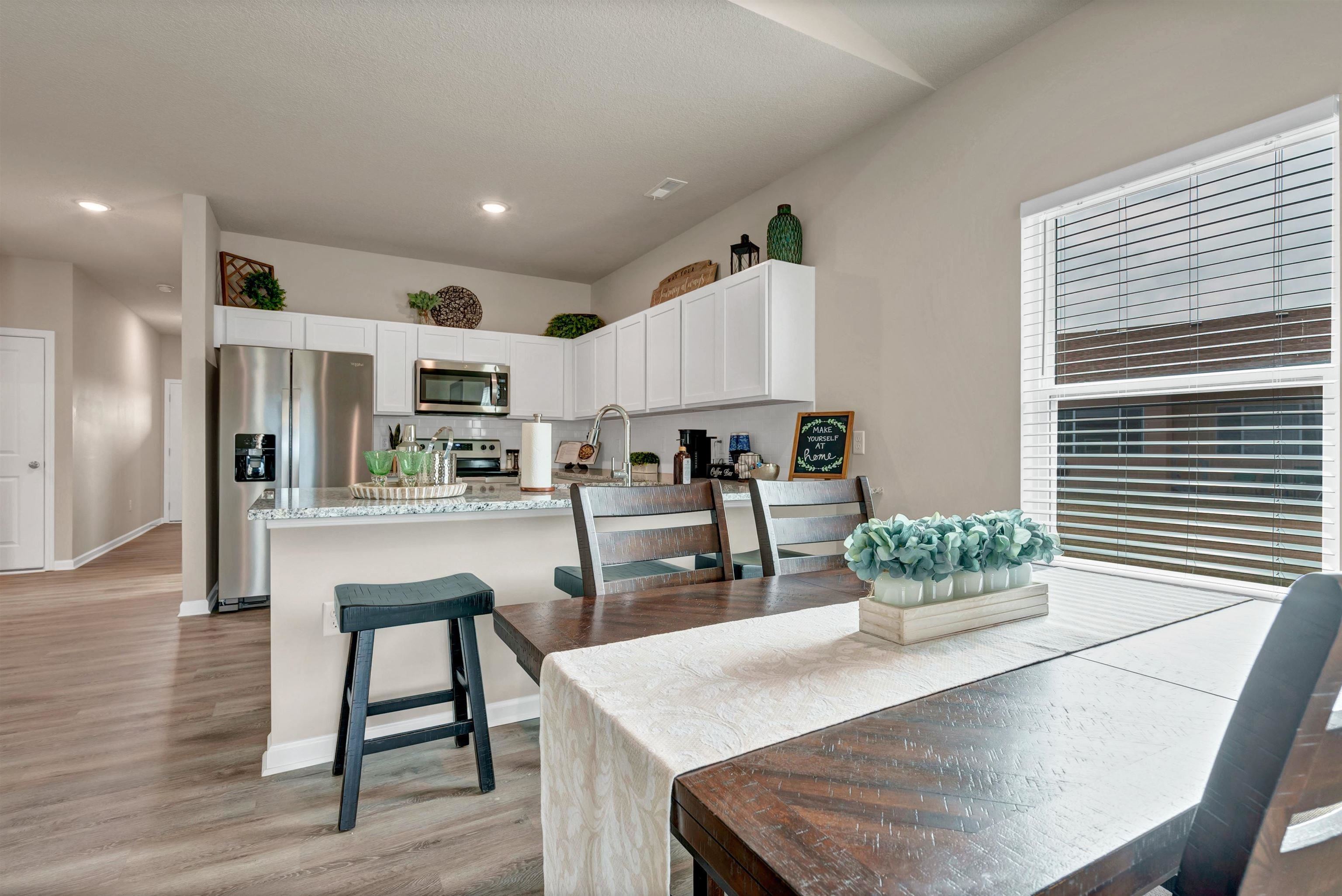 1798 W Redbud Lane Property Photo 4