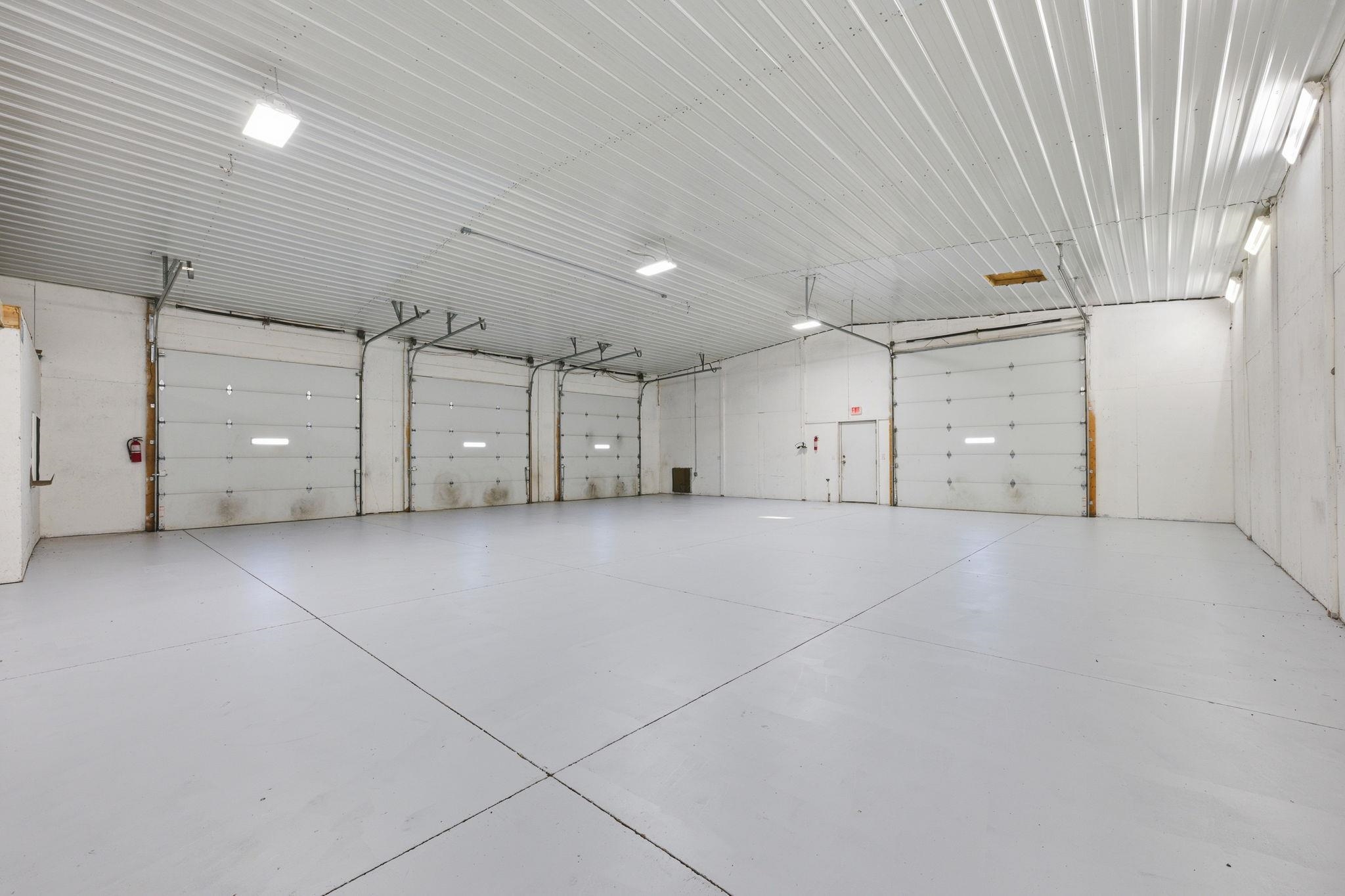 839 E Commercial St Property Photo 16