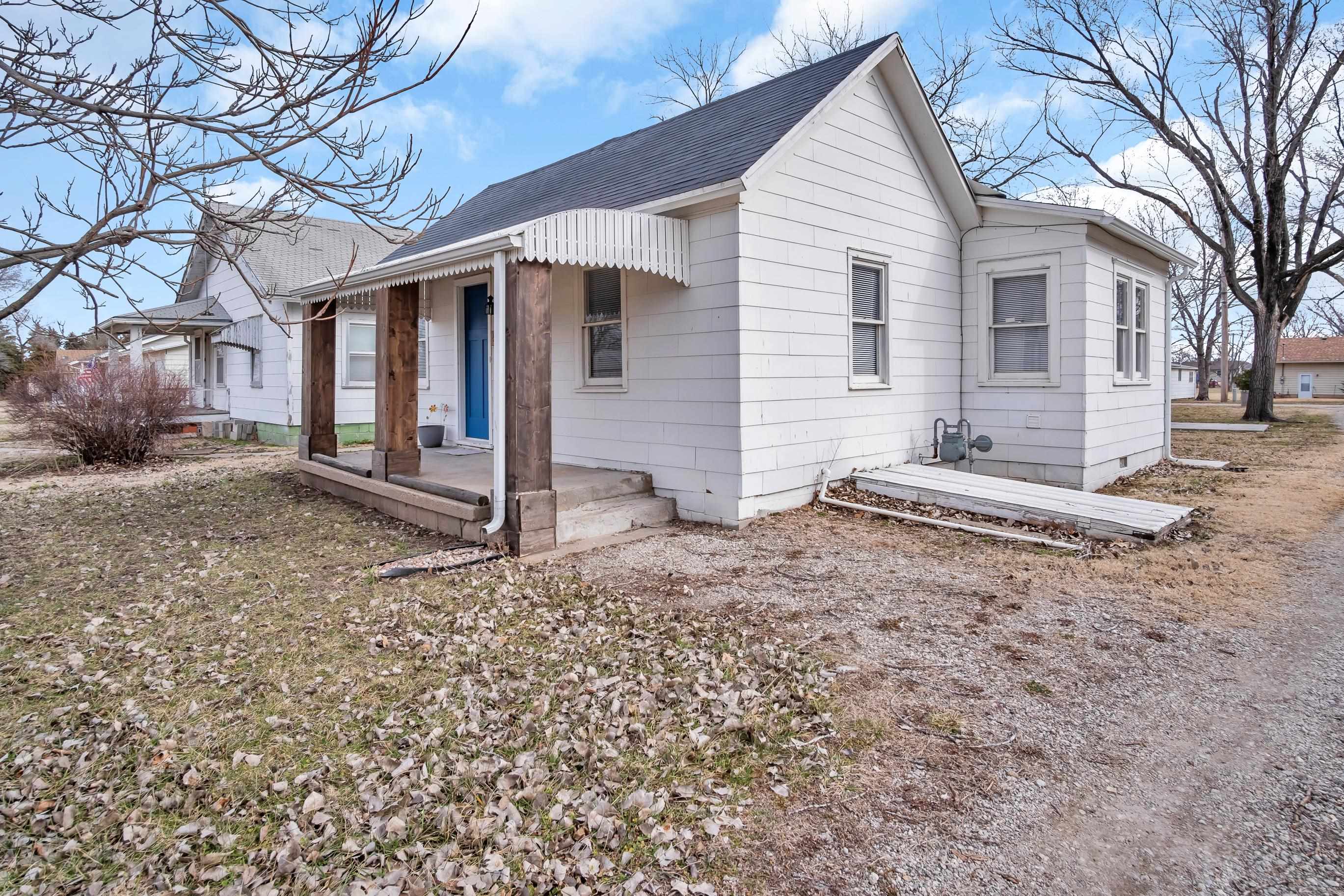 518 N Cedar St Property Photo 4