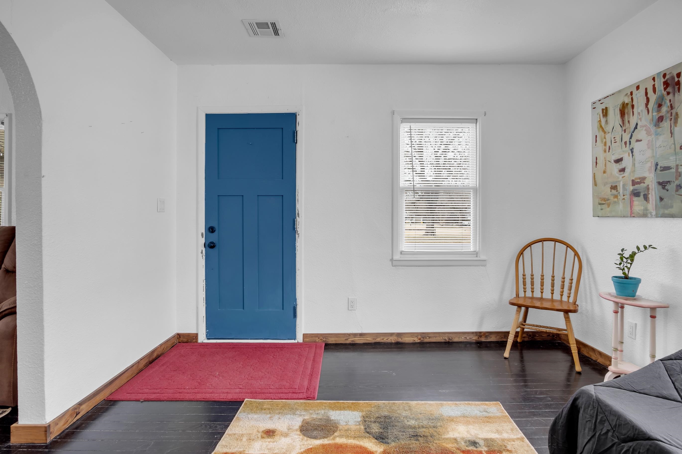 518 N Cedar St Property Photo 5