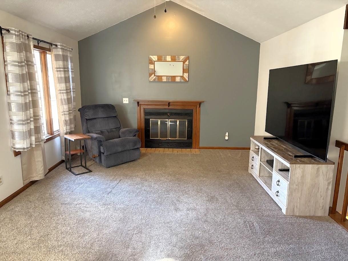 1007 Burr Oak Ln Property Photo 2