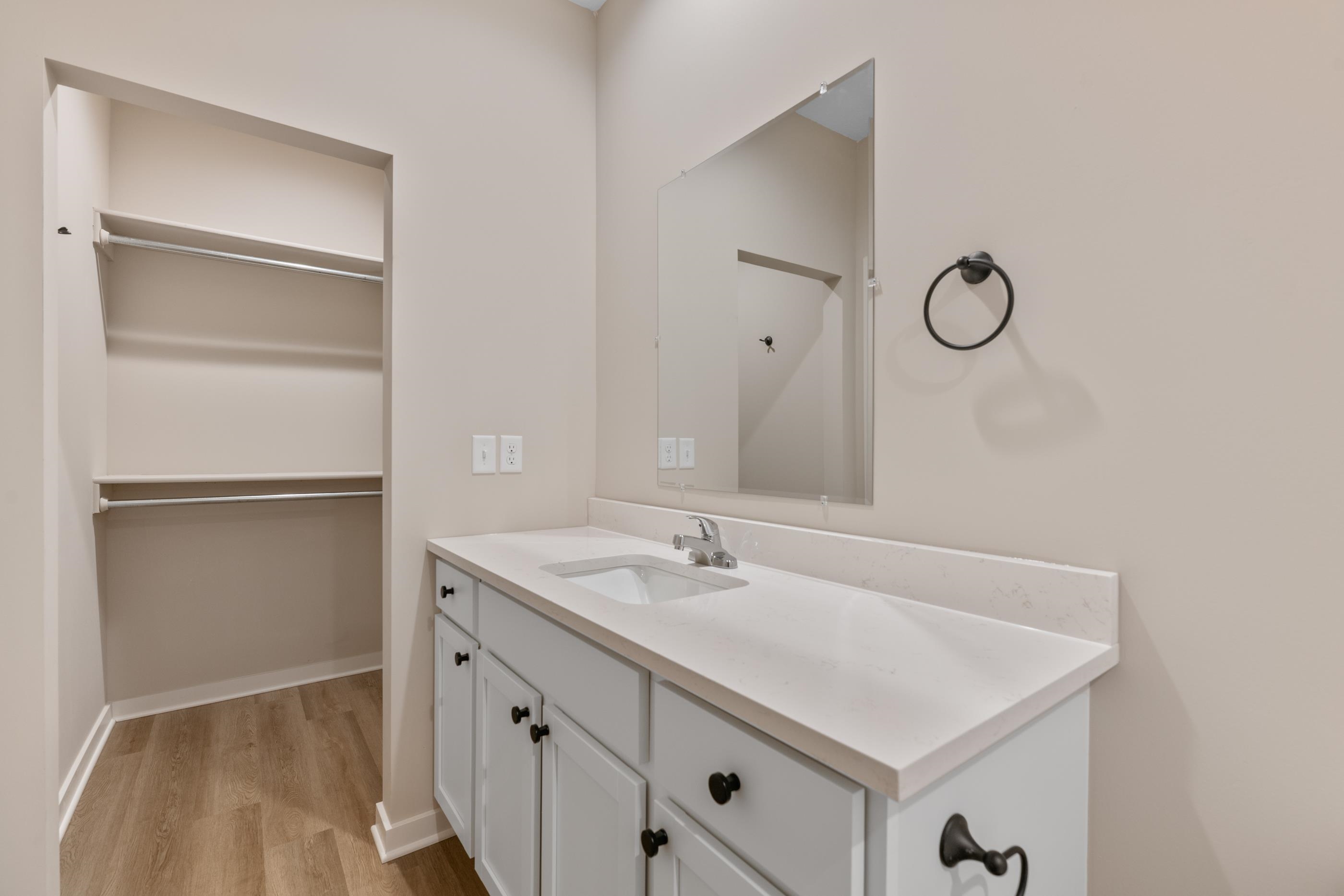 2457 W Macarthur Ct Property Photo 16