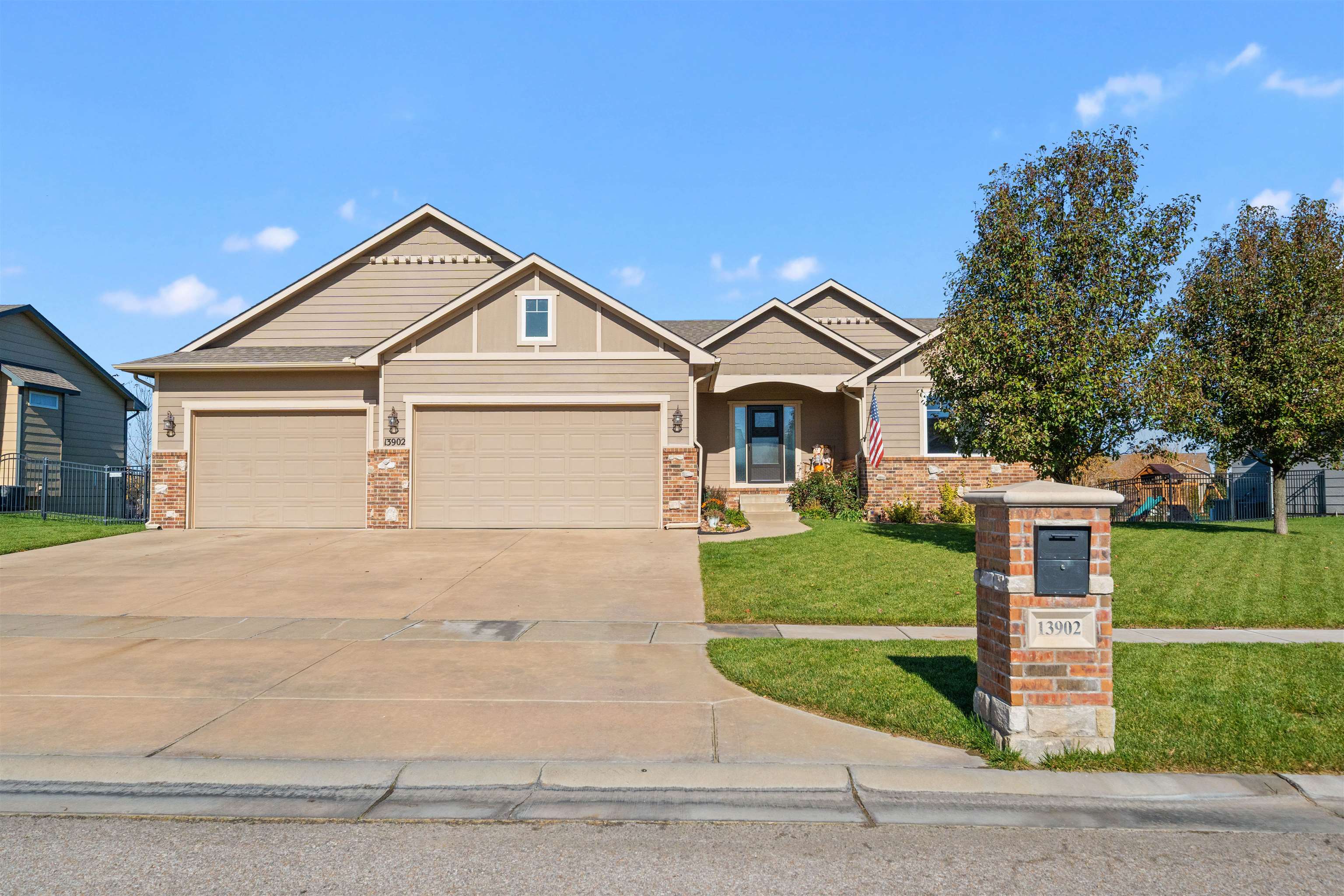 13902 E Morris St Property Photo 1