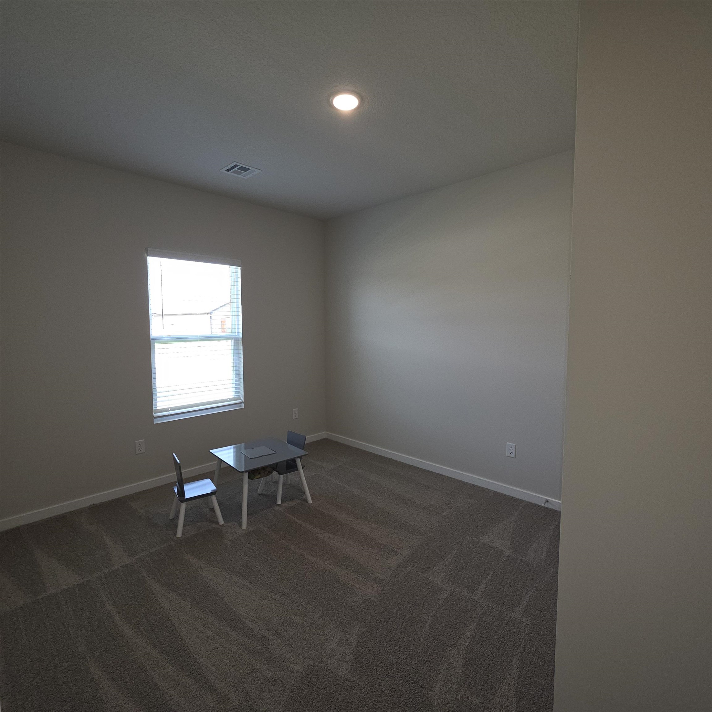 928 N Forestview Ct Property Photo 4