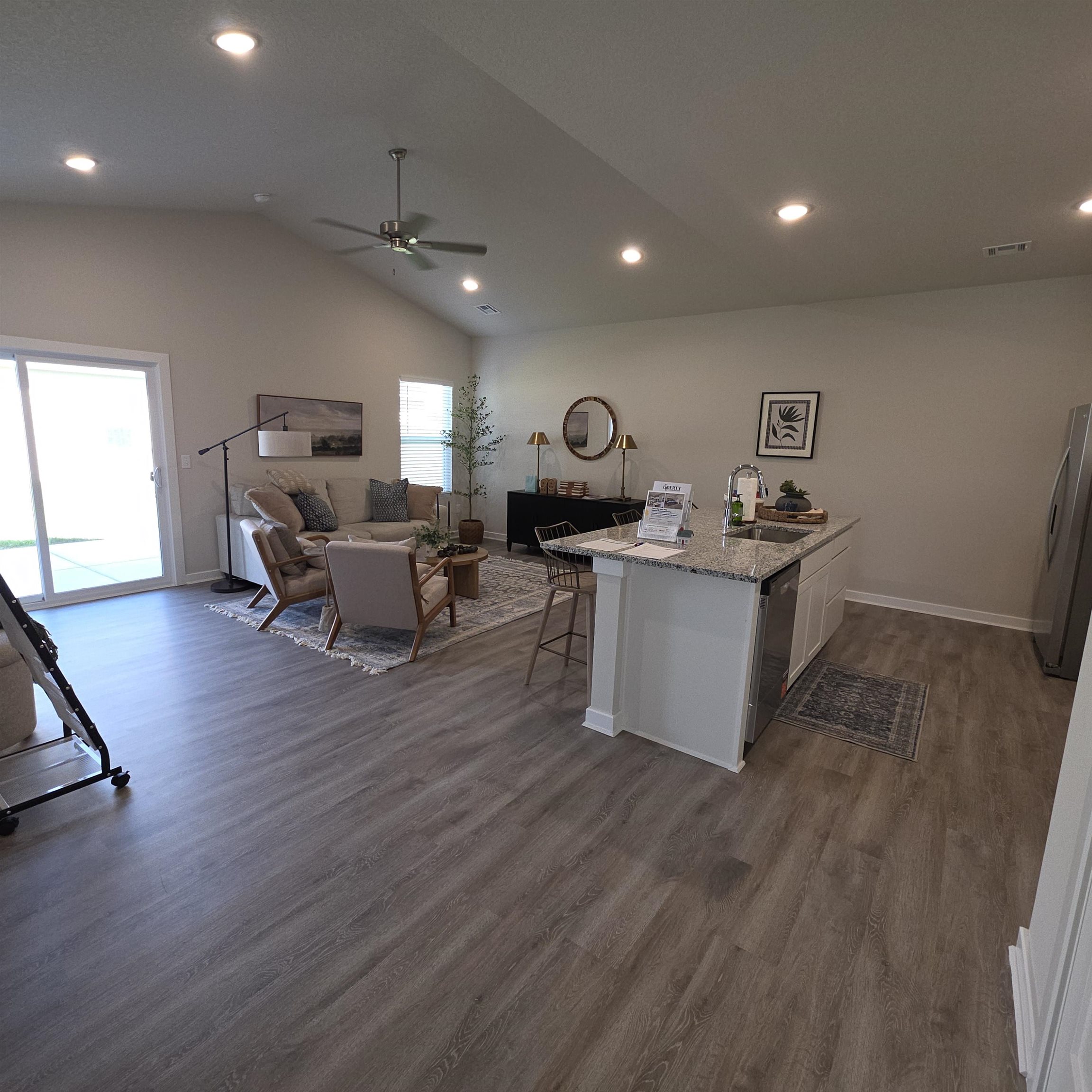 928 N Forestview Ct Property Photo 8