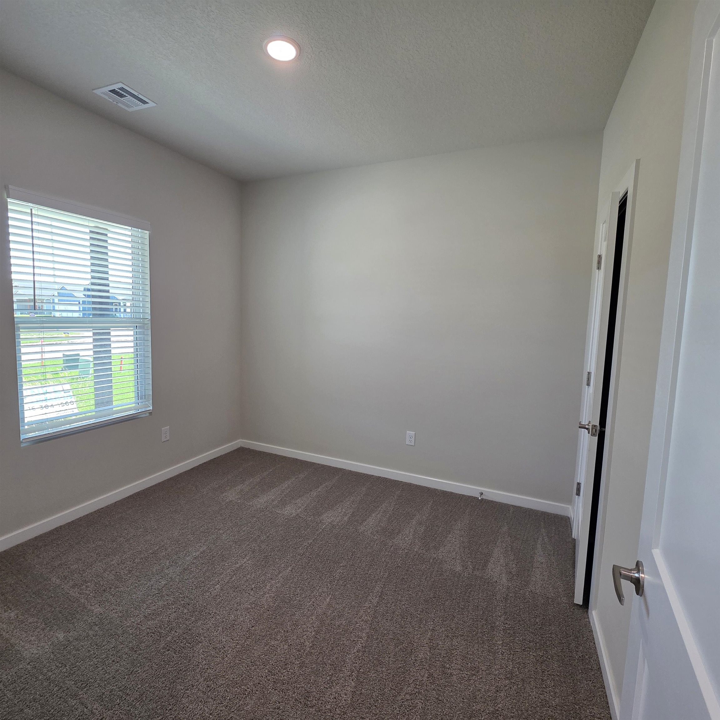 927 N Forestview St Property Photo 3