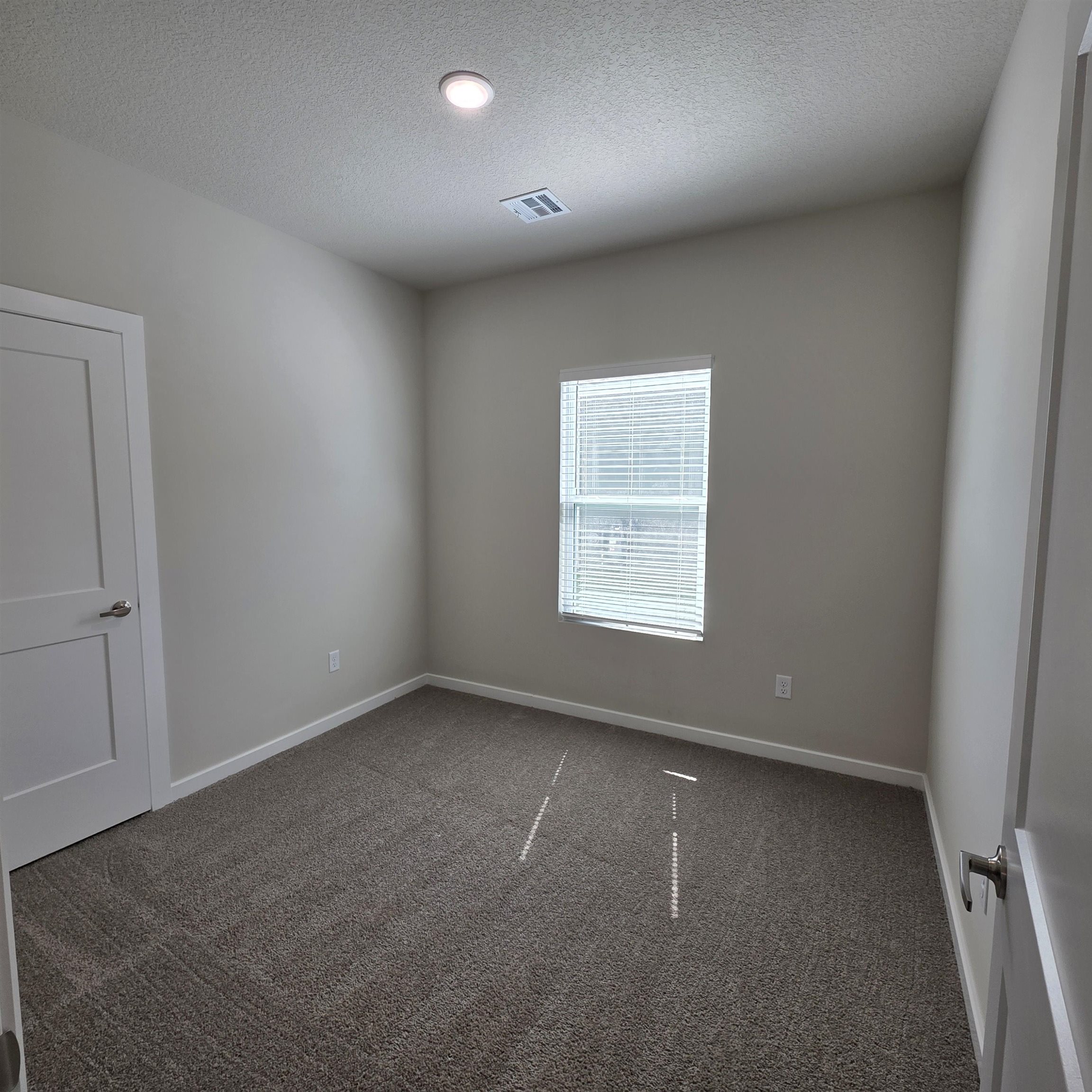 927 N Forestview St Property Photo 4