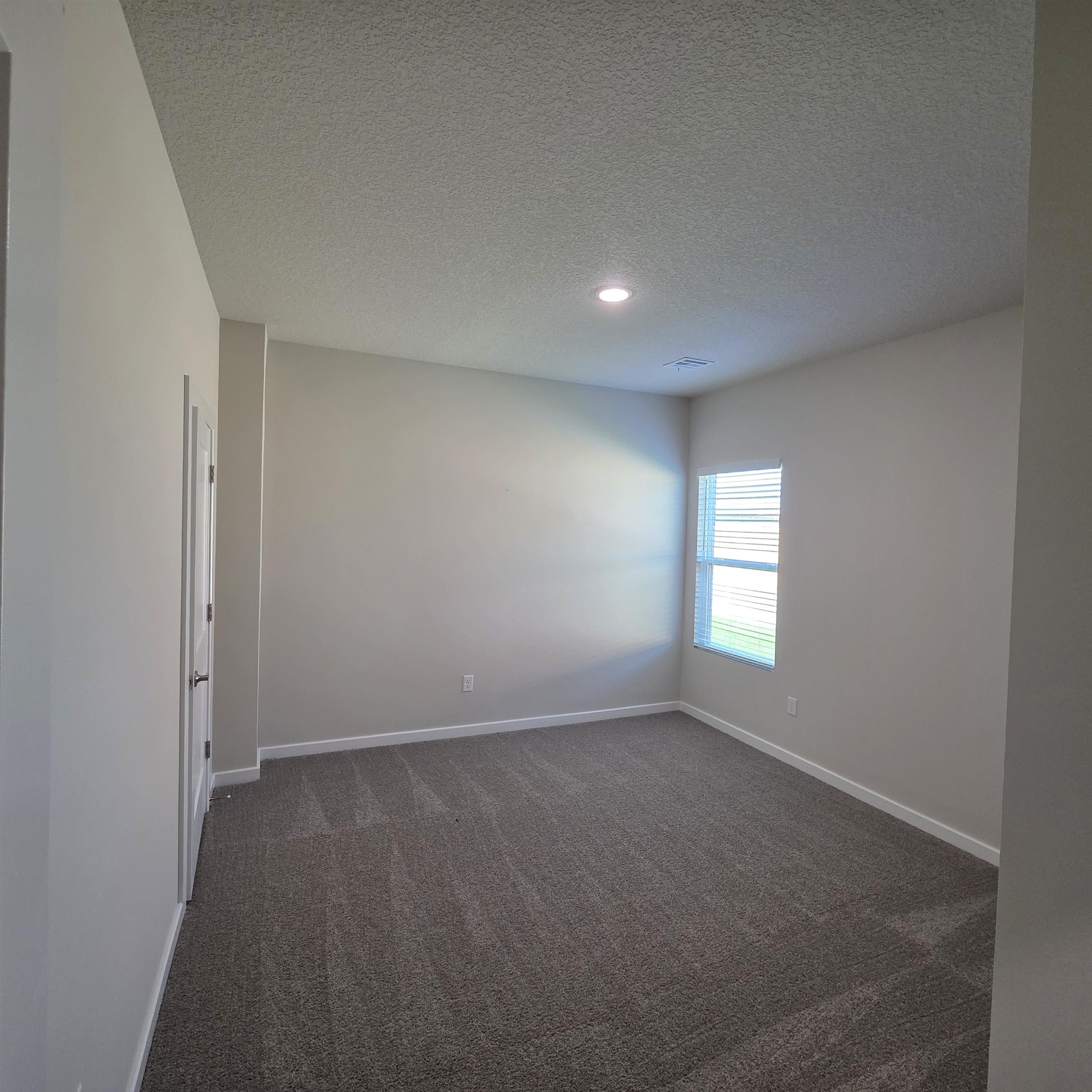 927 N Forestview St Property Photo 6
