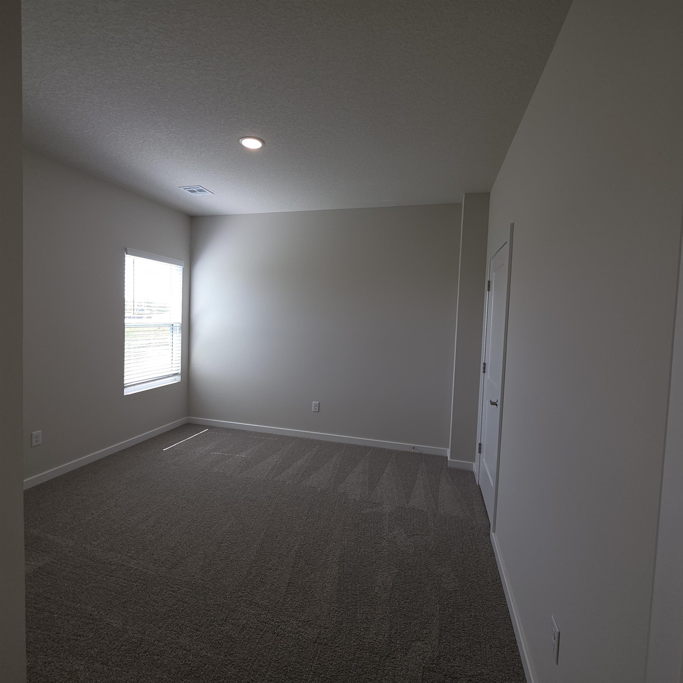 915 N Forestview St Property Photo 3