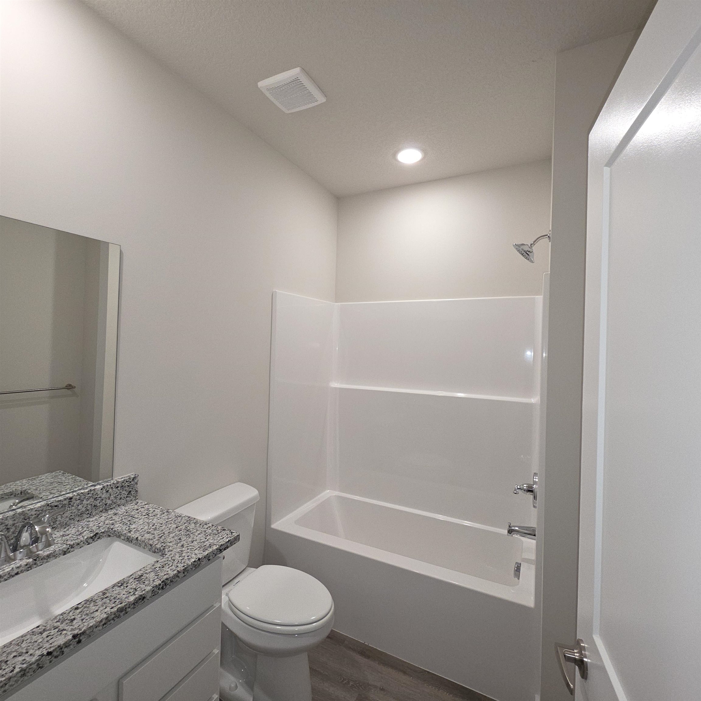 915 N Forestview St Property Photo 5