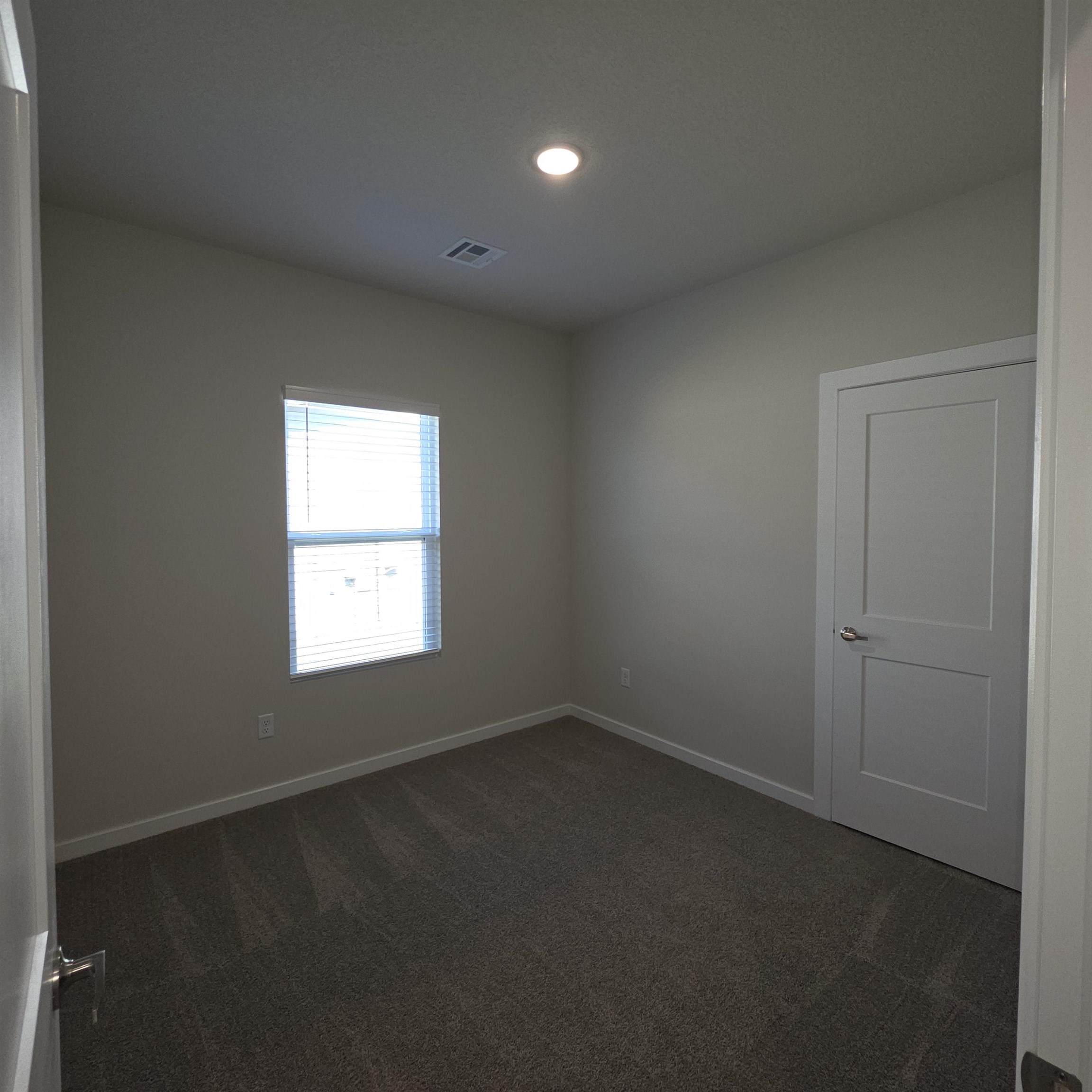 915 N Forestview St Property Photo 7