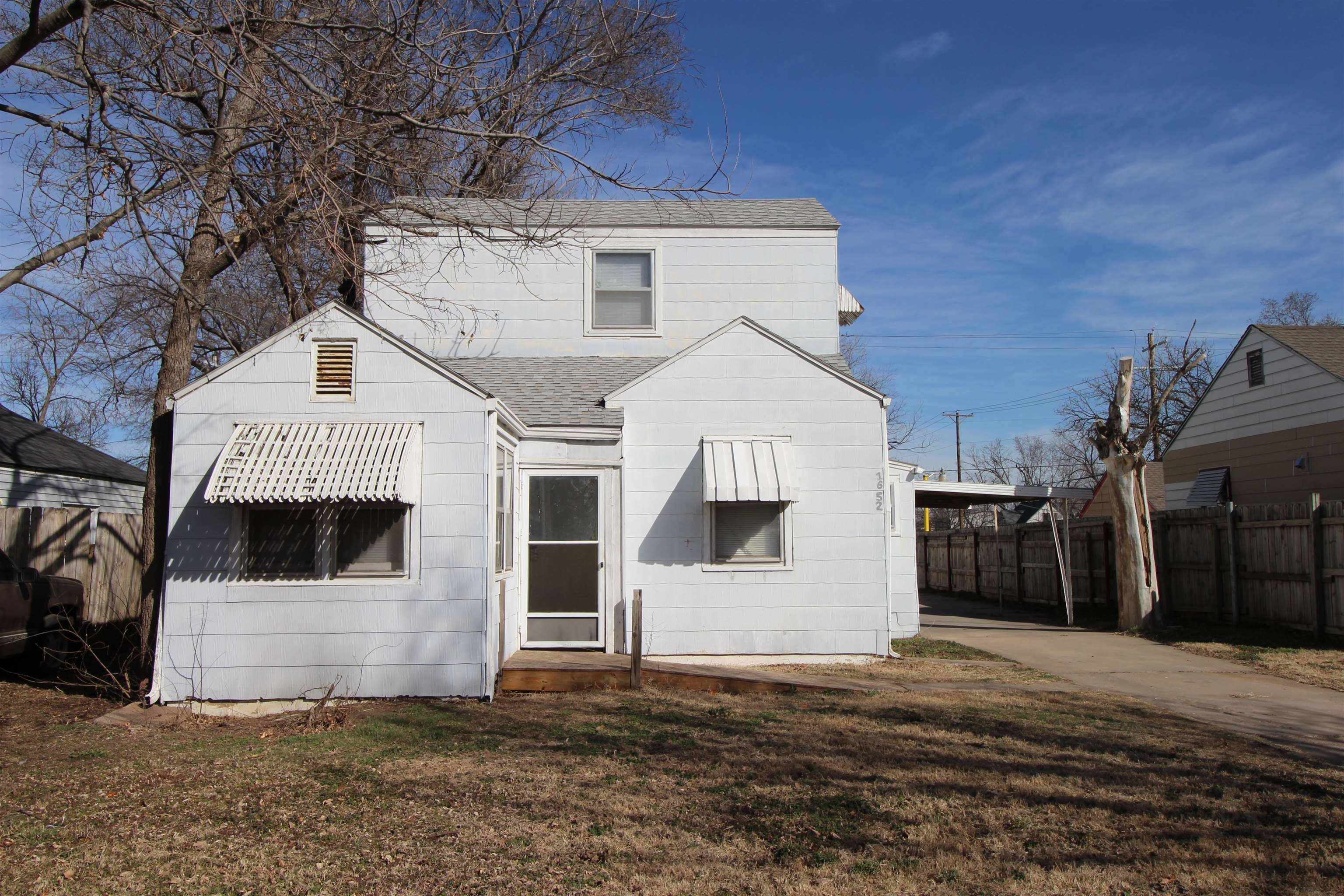 1652 S Washington Ave Property Photo 1