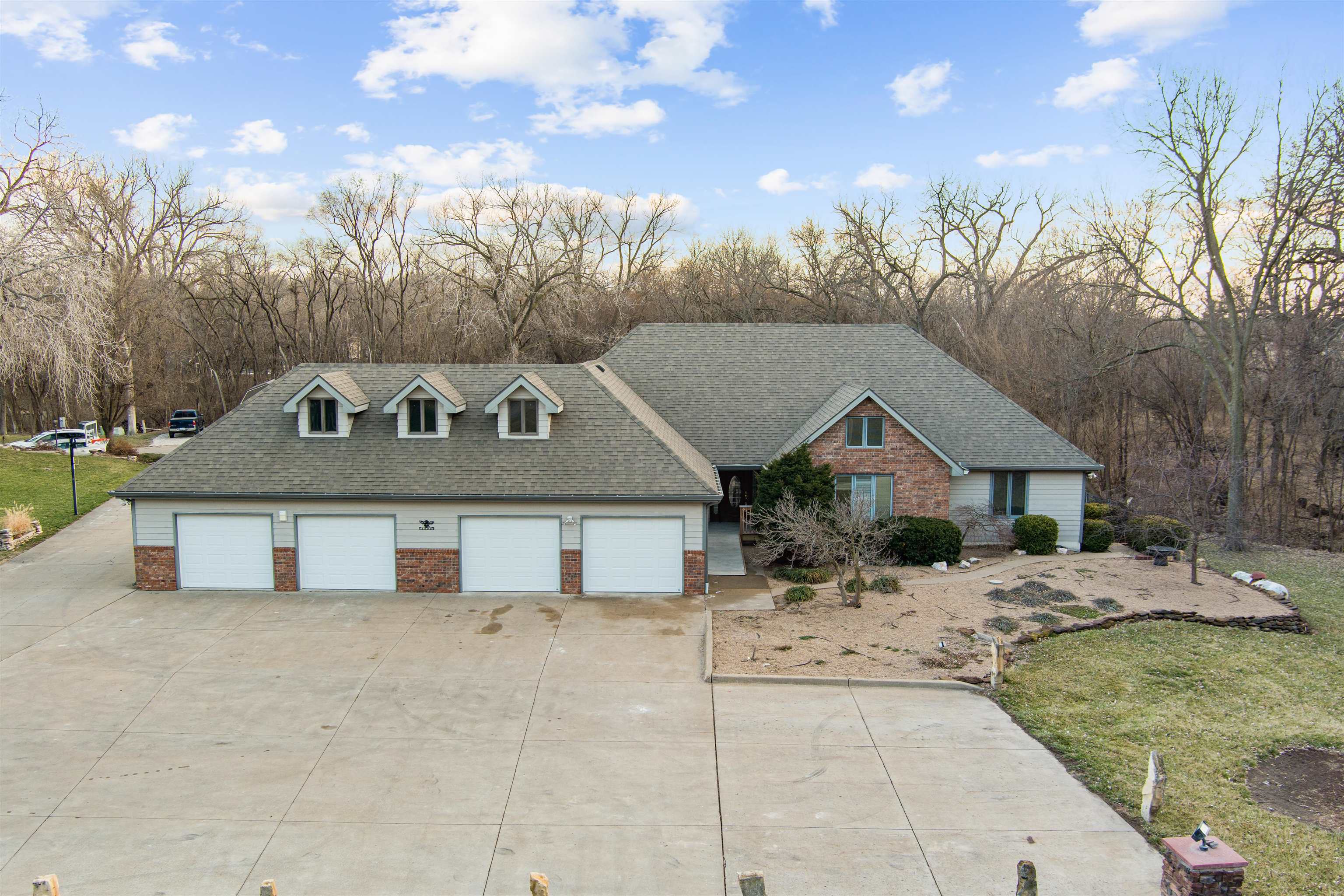 2000 Ridgeview Rd Property Photo 1