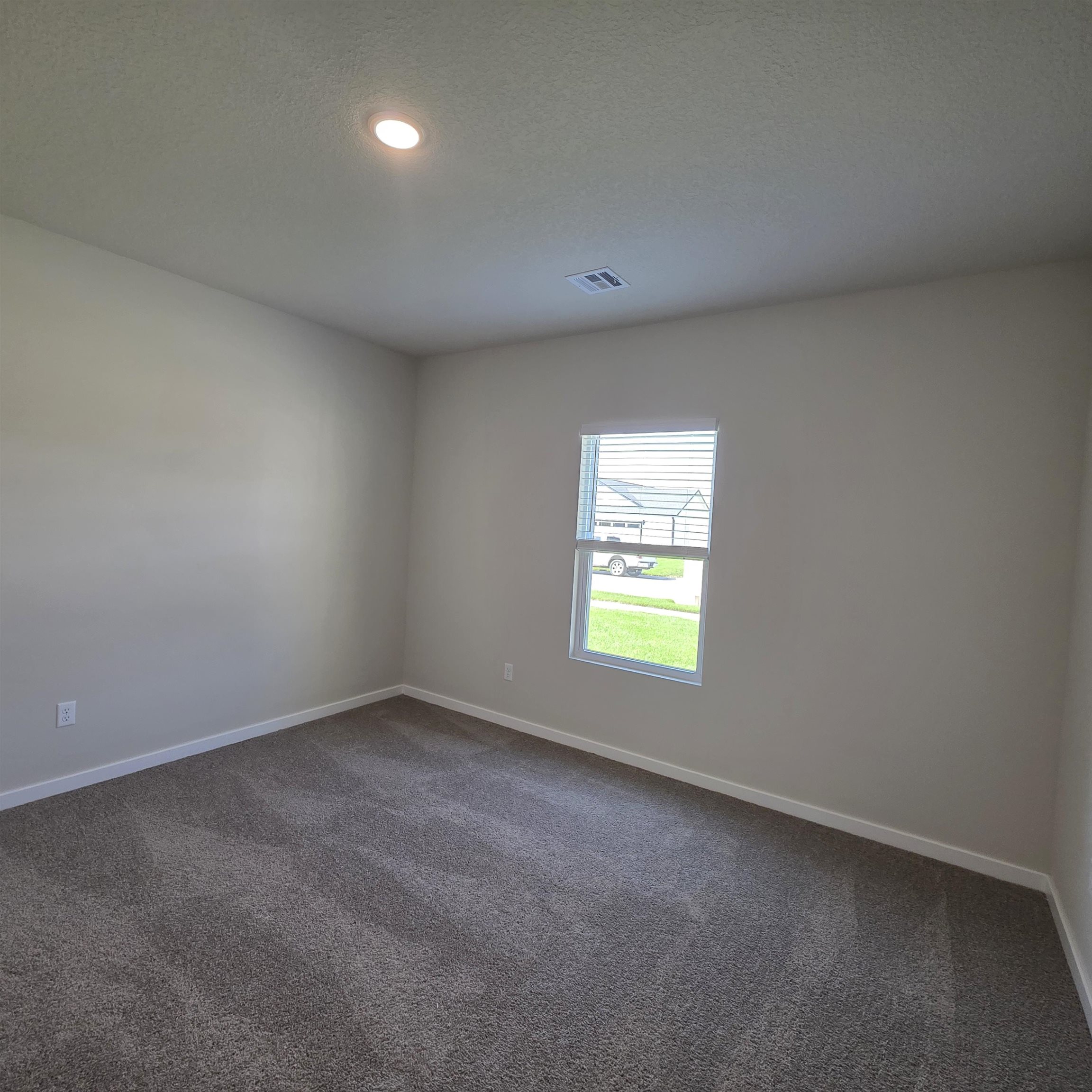 932 N Forestview St Property Photo 3