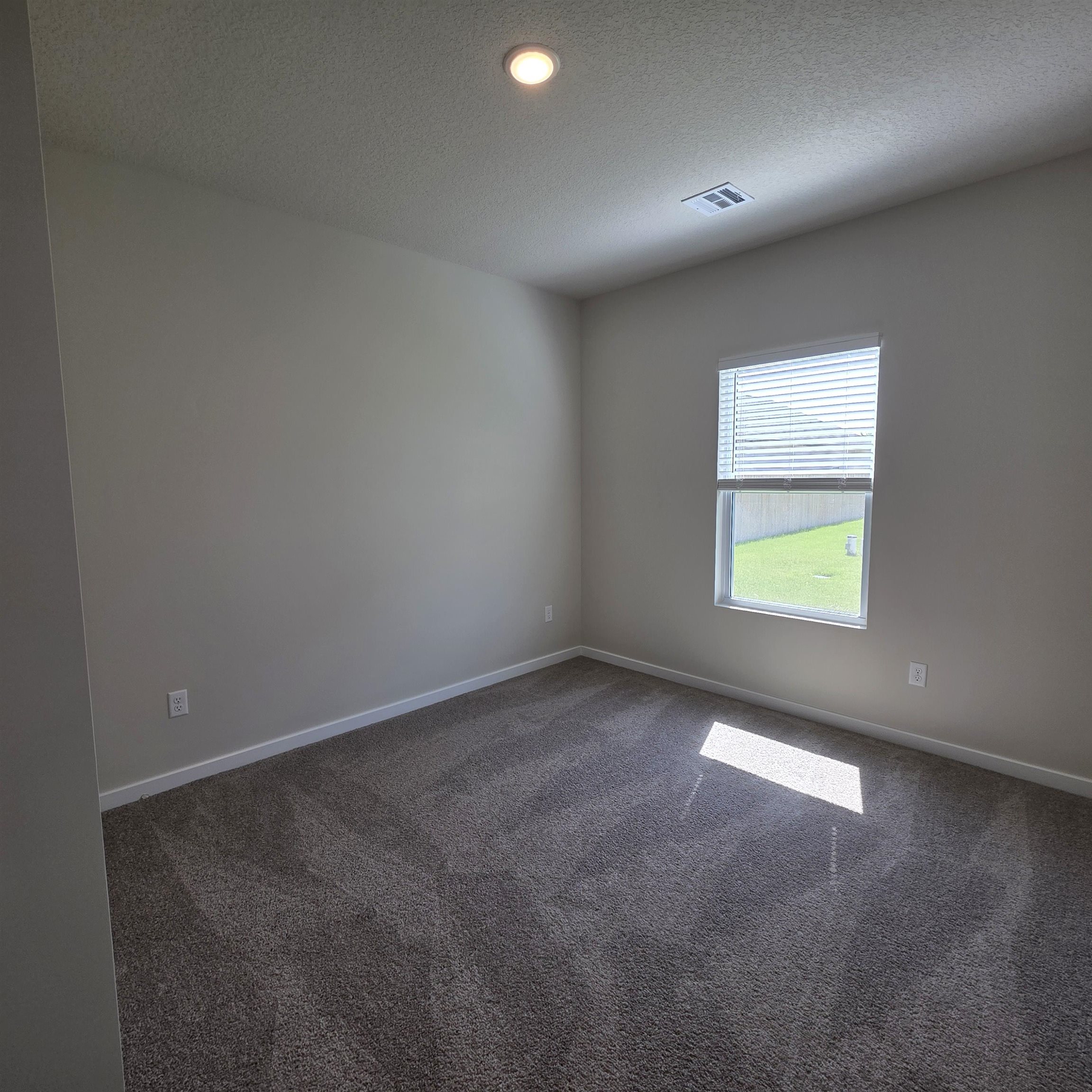 932 N Forestview St Property Photo 6