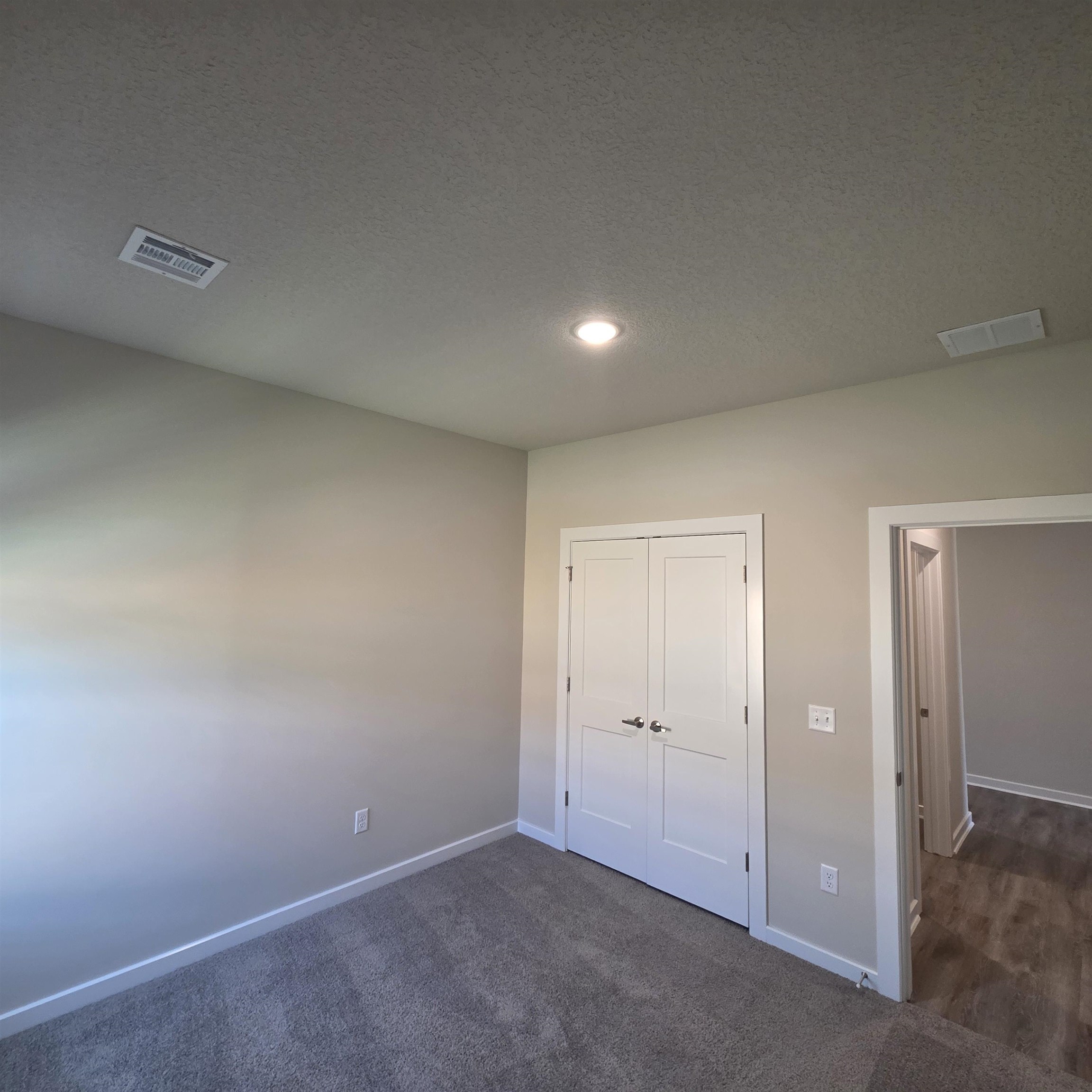 932 N Forestview St Property Photo 10