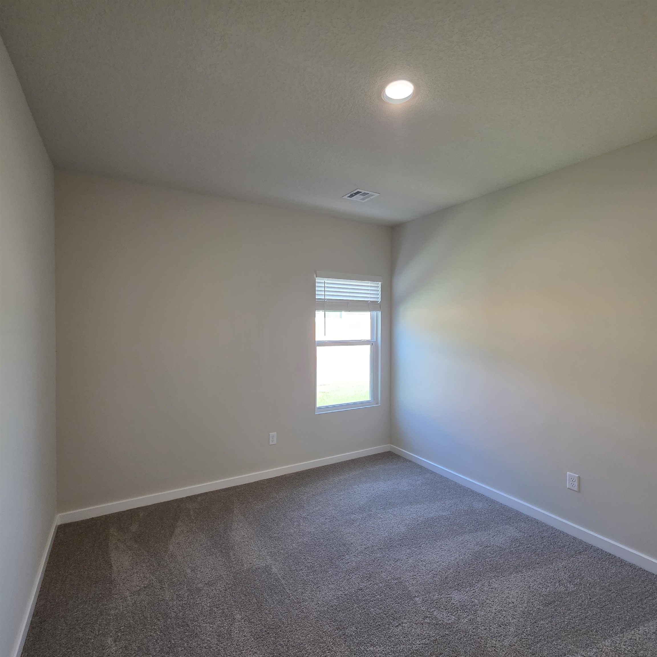 932 N Forestview St Property Photo 10