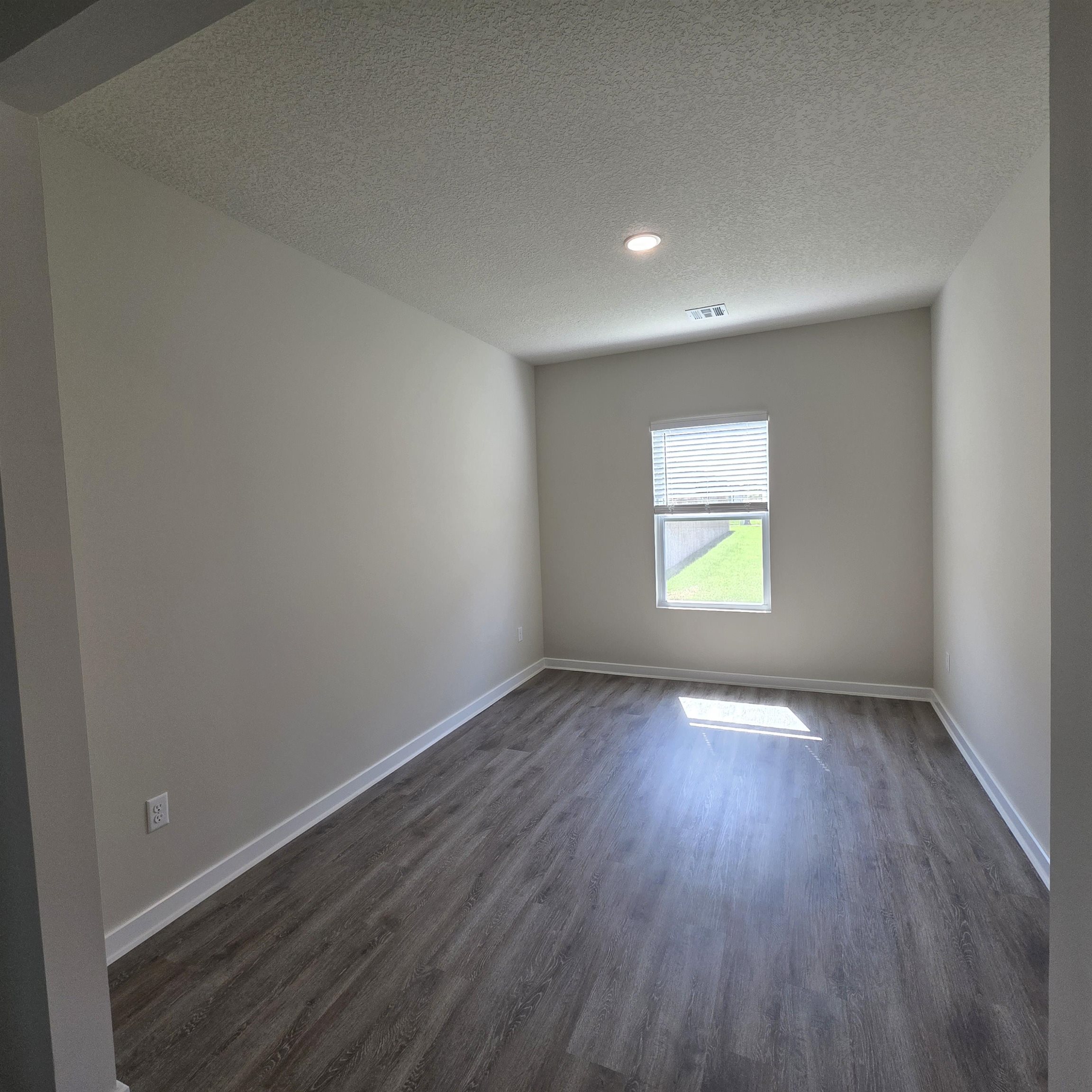 932 N Forestview St Property Photo 11