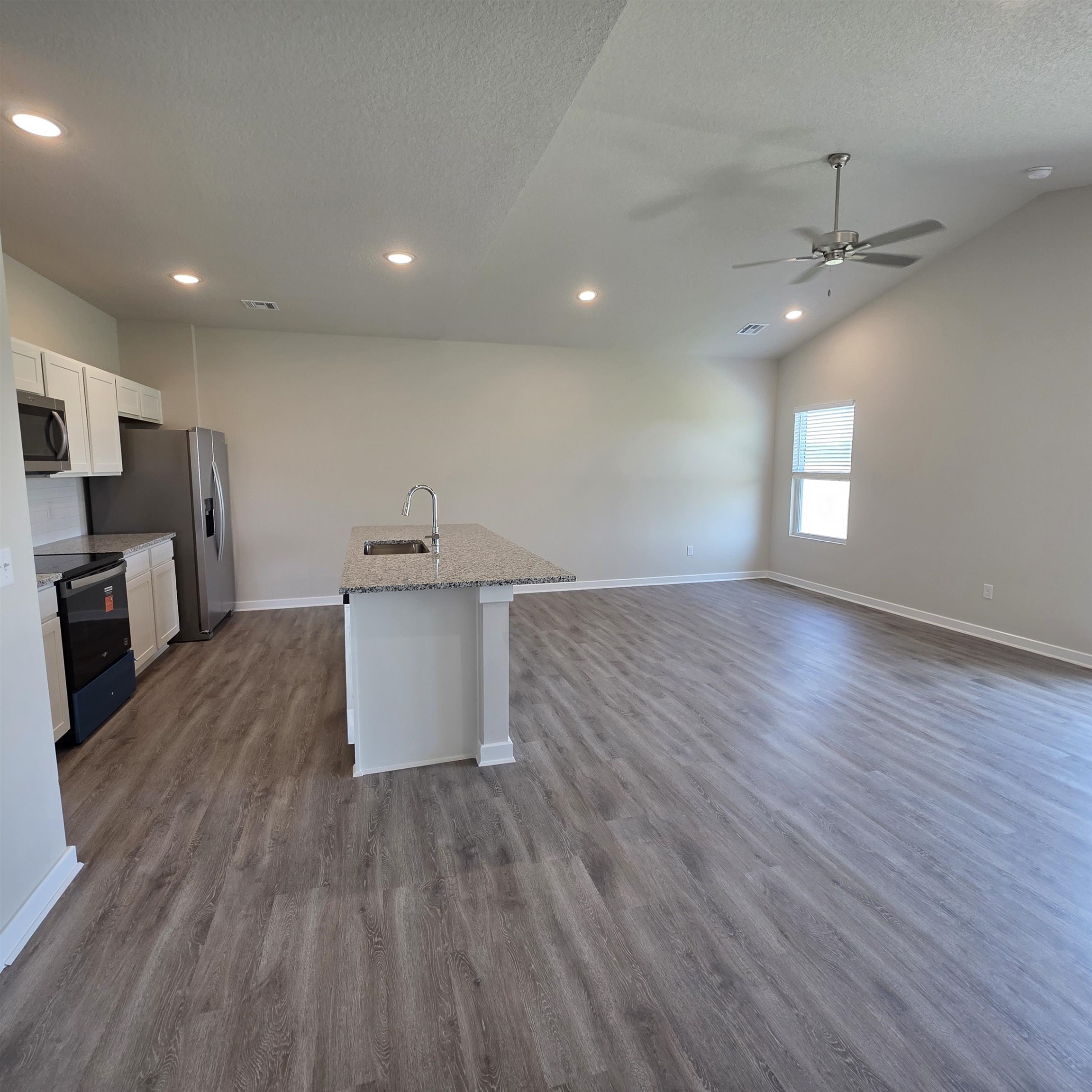932 N Forestview St Property Photo 14