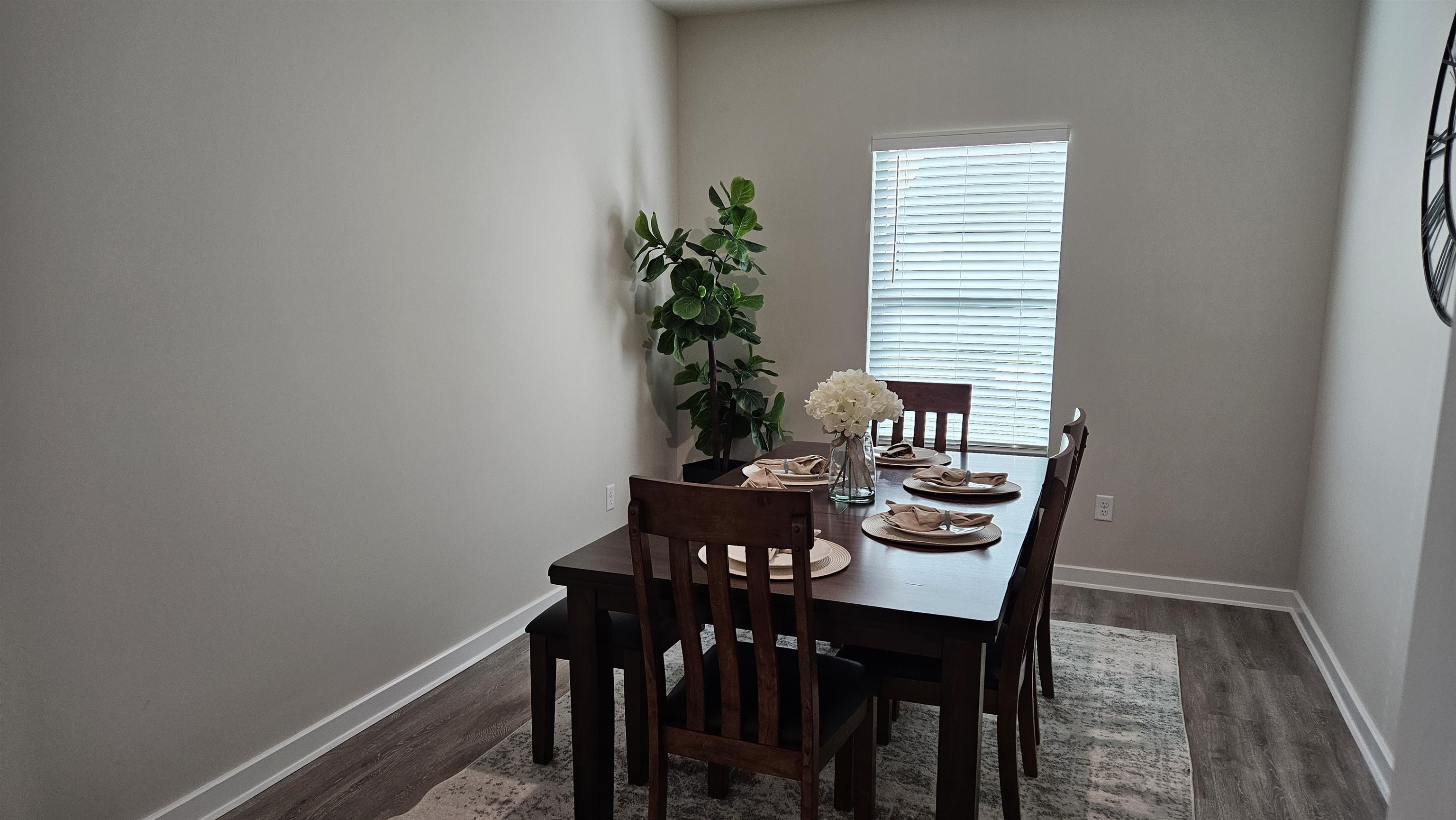 932 N Forestview St Property Photo 15