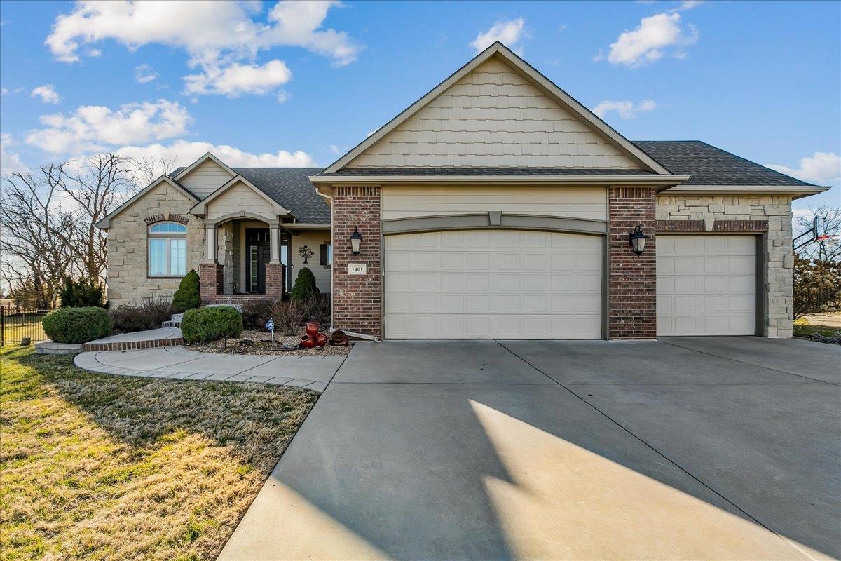 1401 N Shadow Rock Dr Property Photo 1