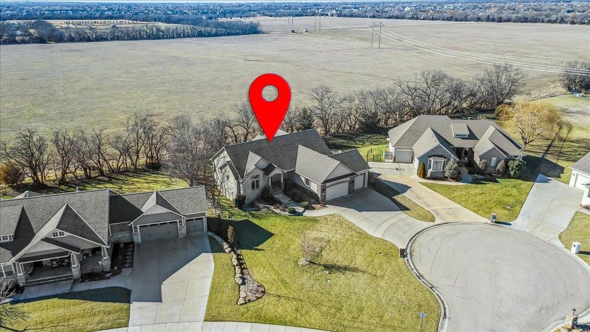 1401 N Shadow Rock Dr Property Photo 2