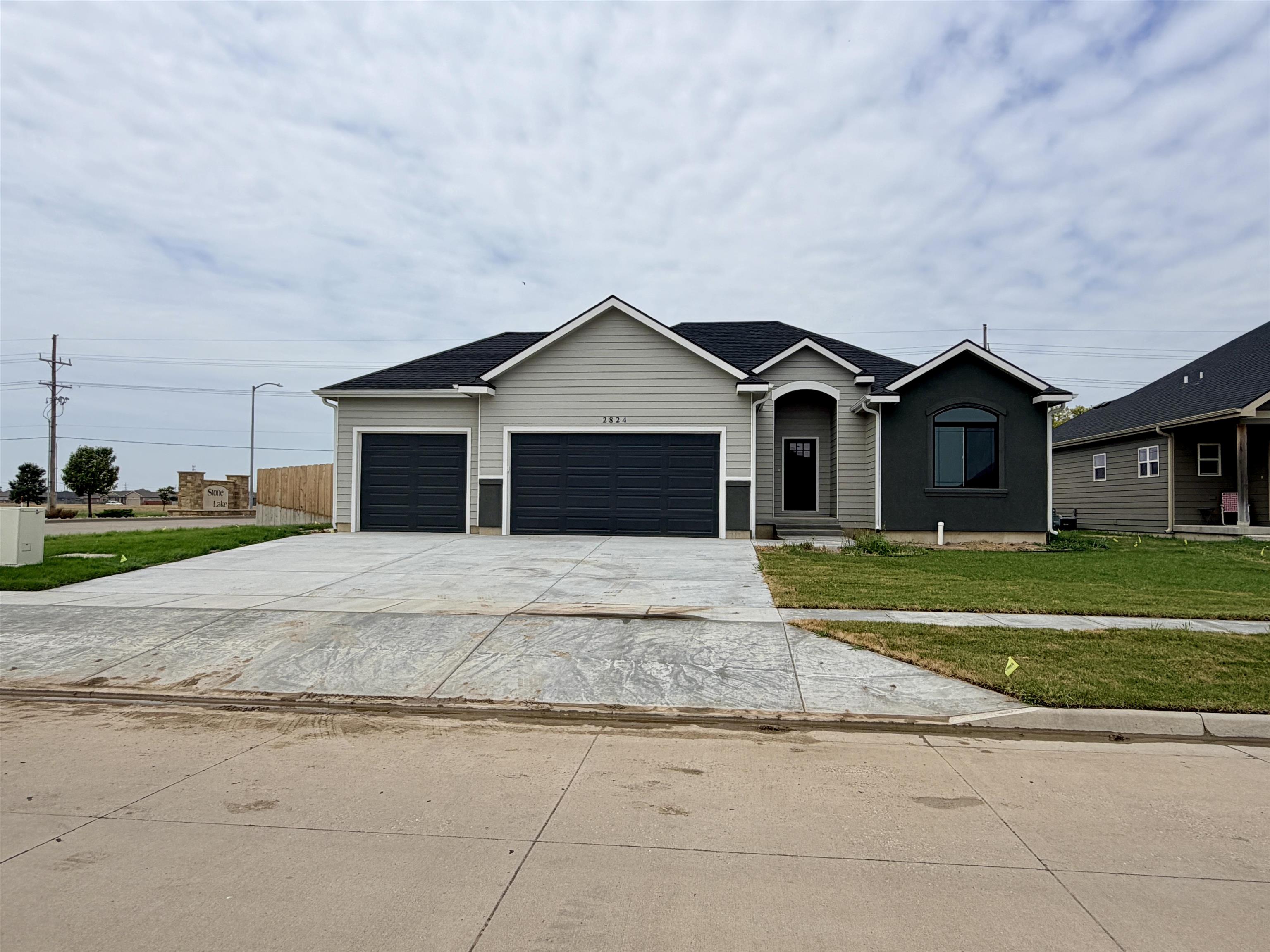 2824 Crystal Lake Dr Property Photo 1