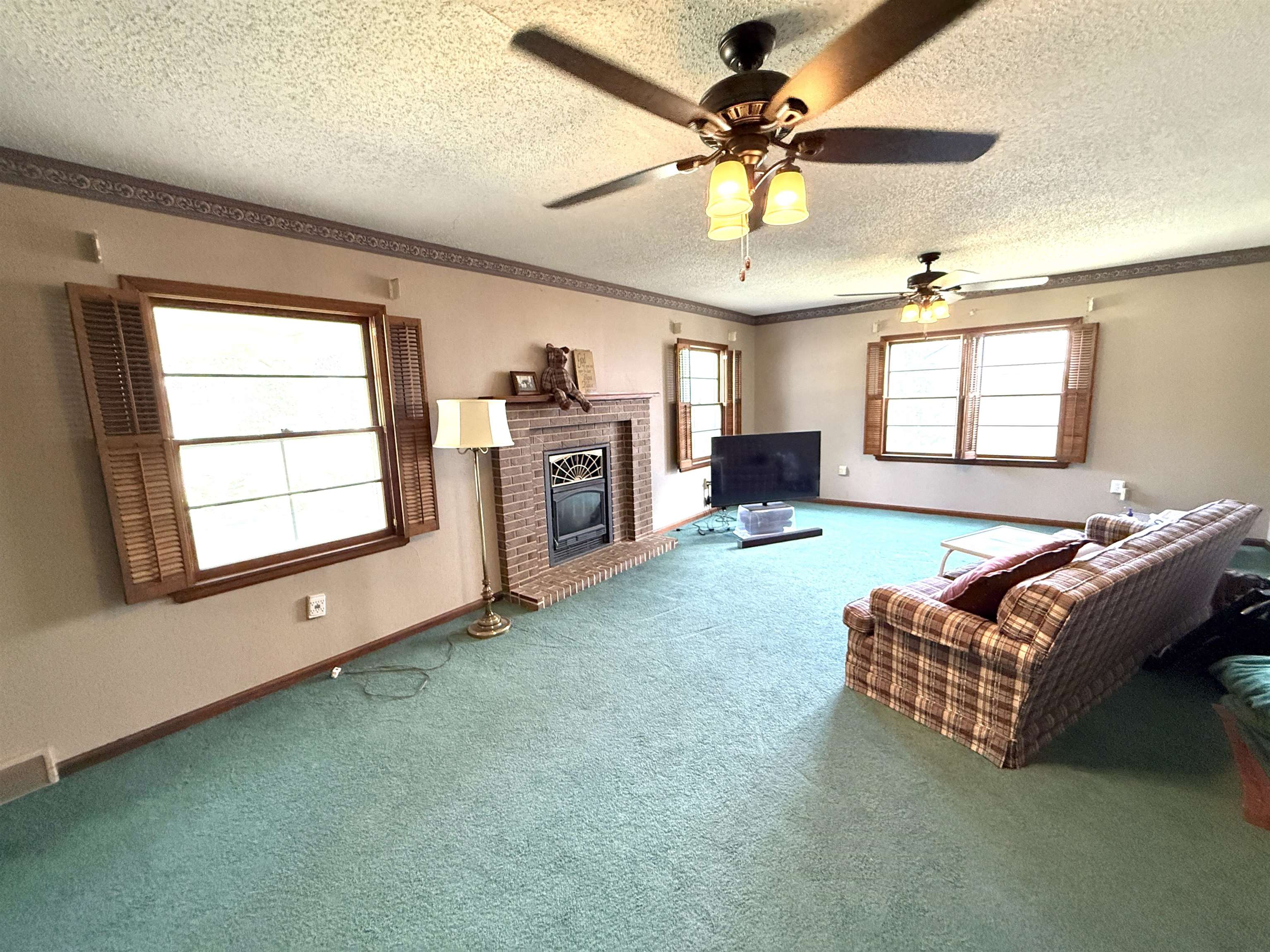 624 N Springfield Property Photo 7