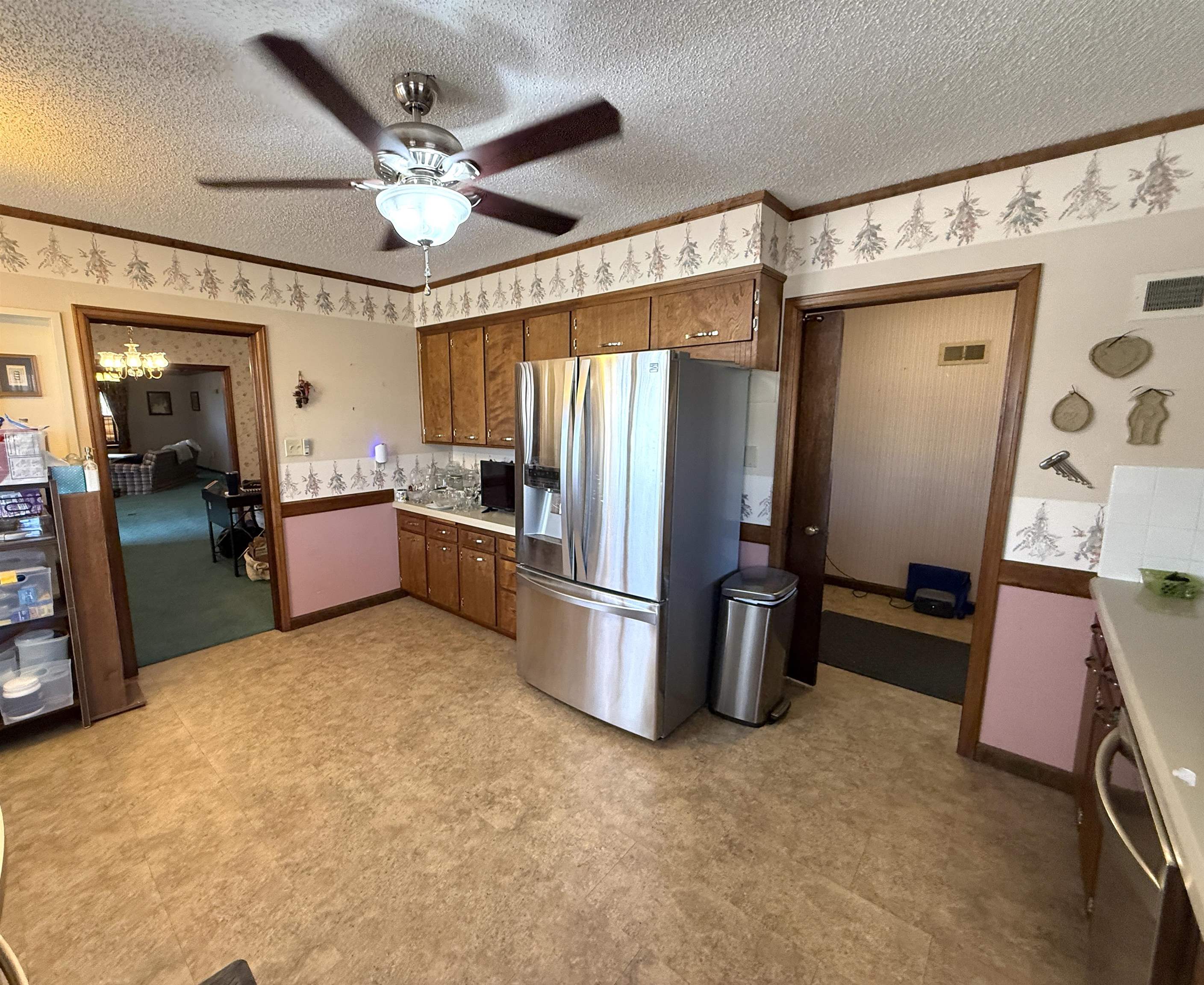 624 N Springfield Property Photo 11