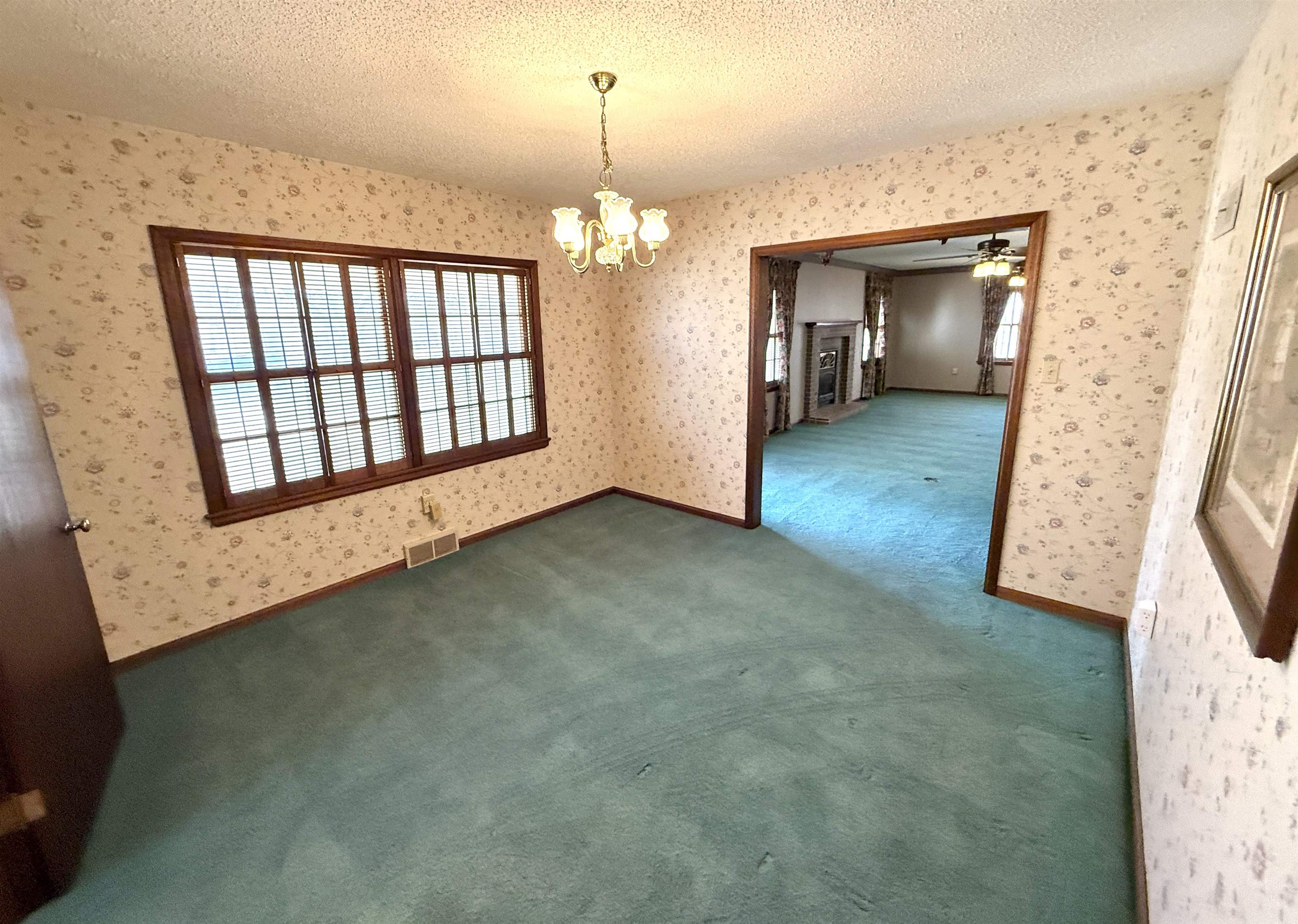 624 N Springfield Property Photo 14