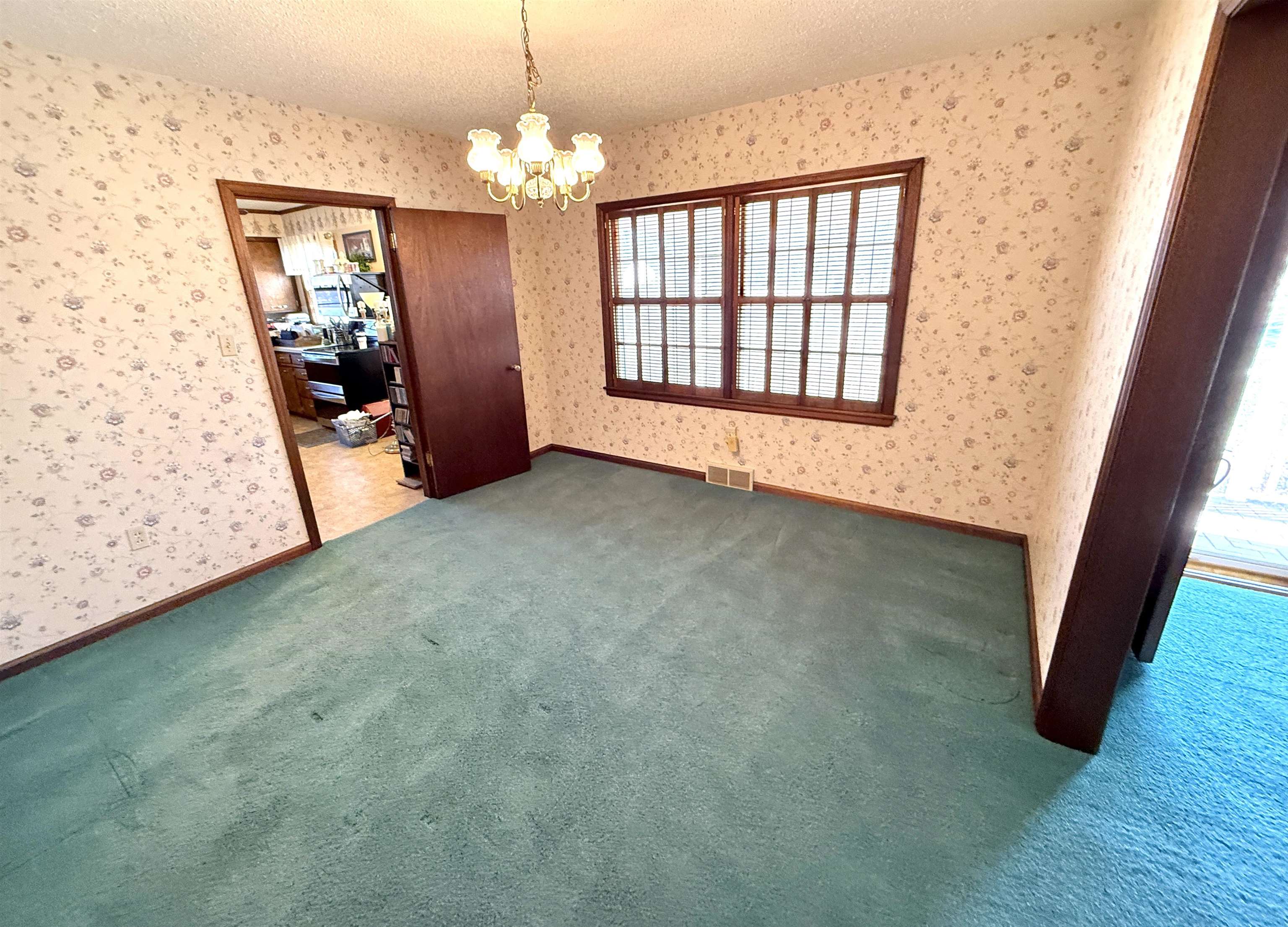 624 N Springfield Property Photo 15